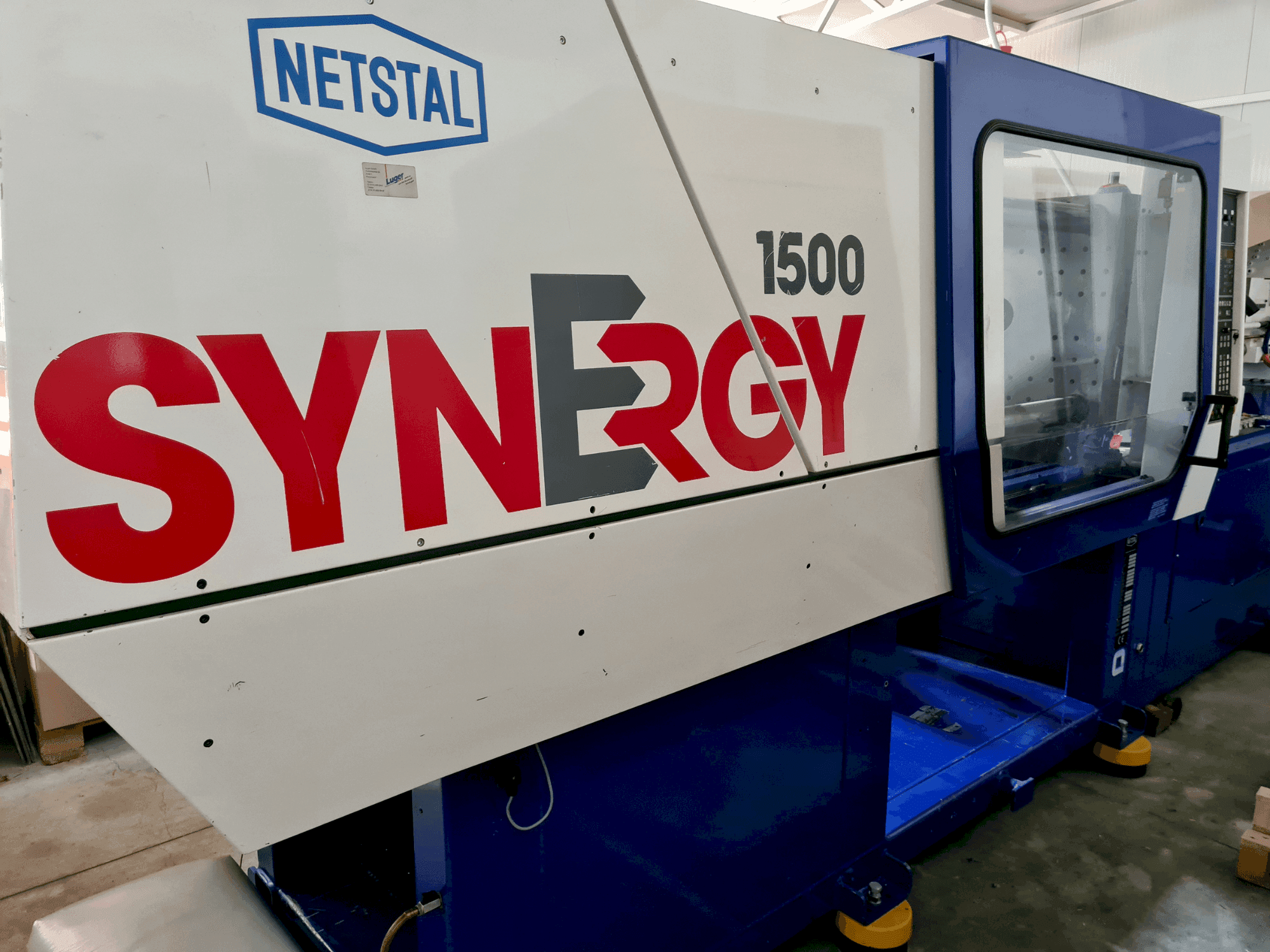 Frontansicht der Netstal SYNERGY 1500-600 Maschine
