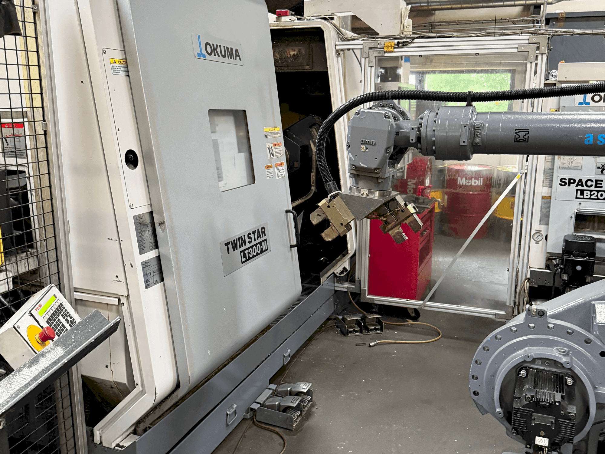 Frontansicht der Okuma Twinstar LT300-M Maschine