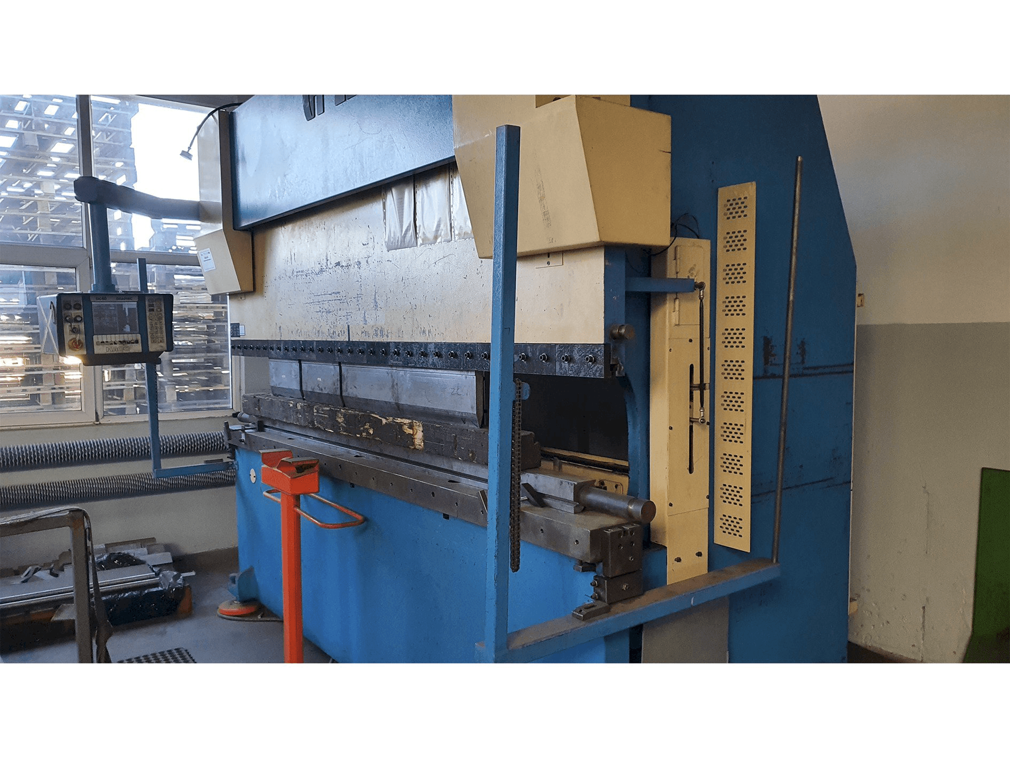 Frontansicht der HACO ERM30175 Maschine