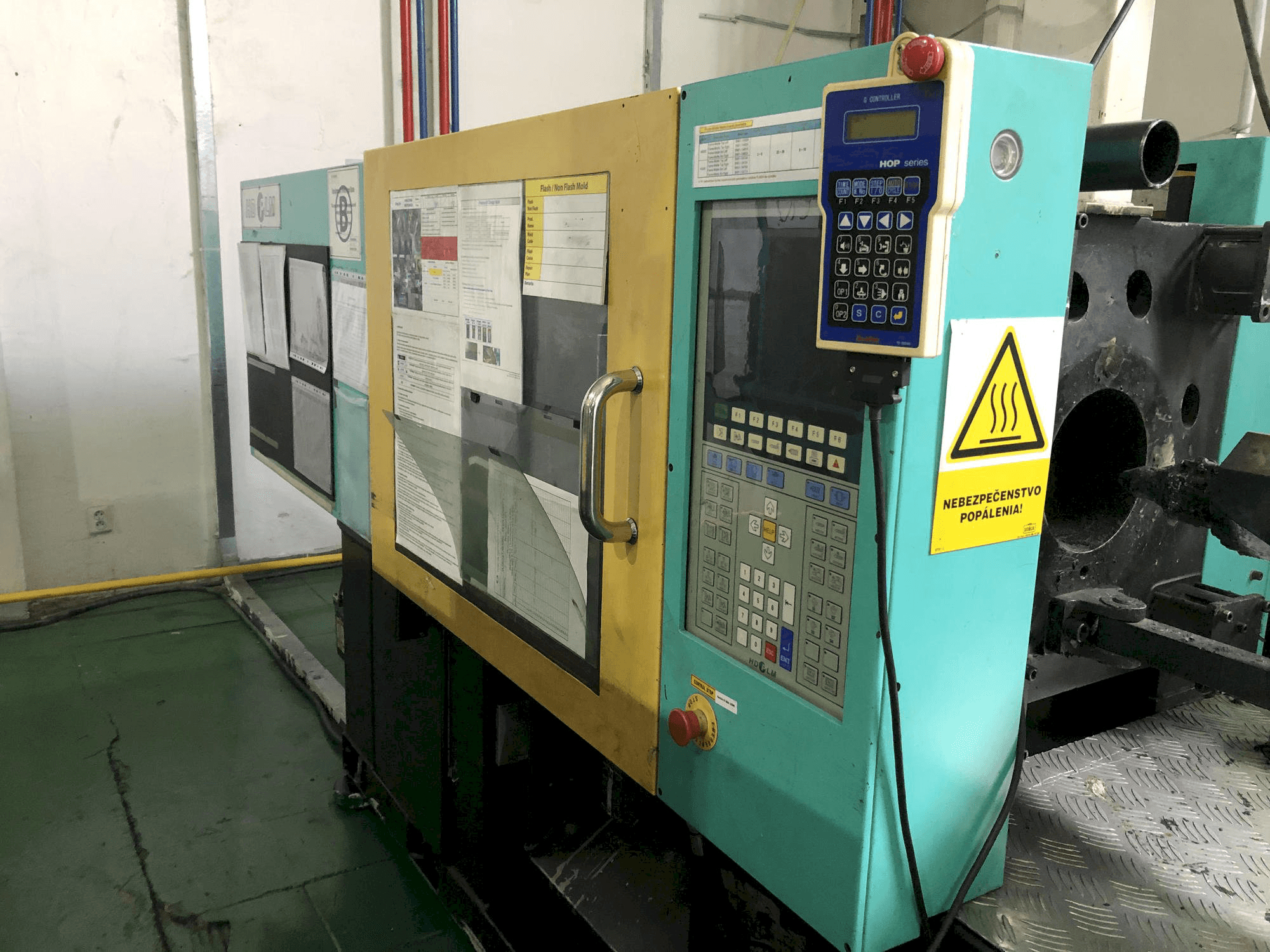 Frontansicht der Hyundai K-120V Maschine