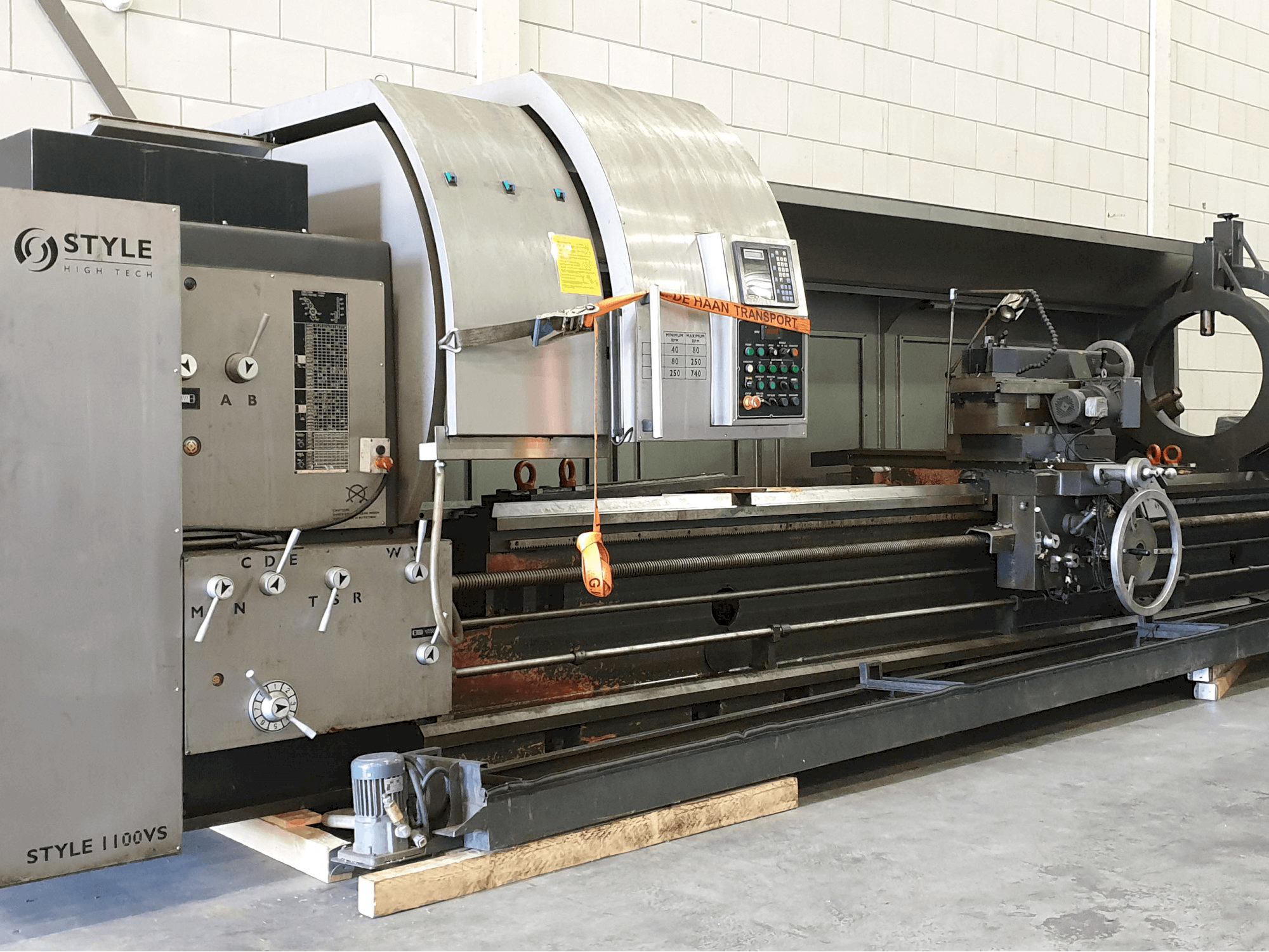 Frontansicht der STYLE 1100VS Maschine