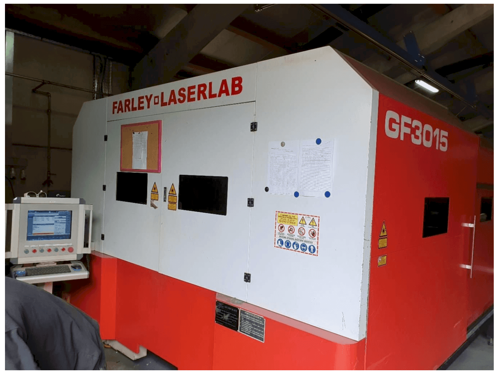 Frontansicht der Farley Laserlab Ht Gf 3015 Fiber Maschine