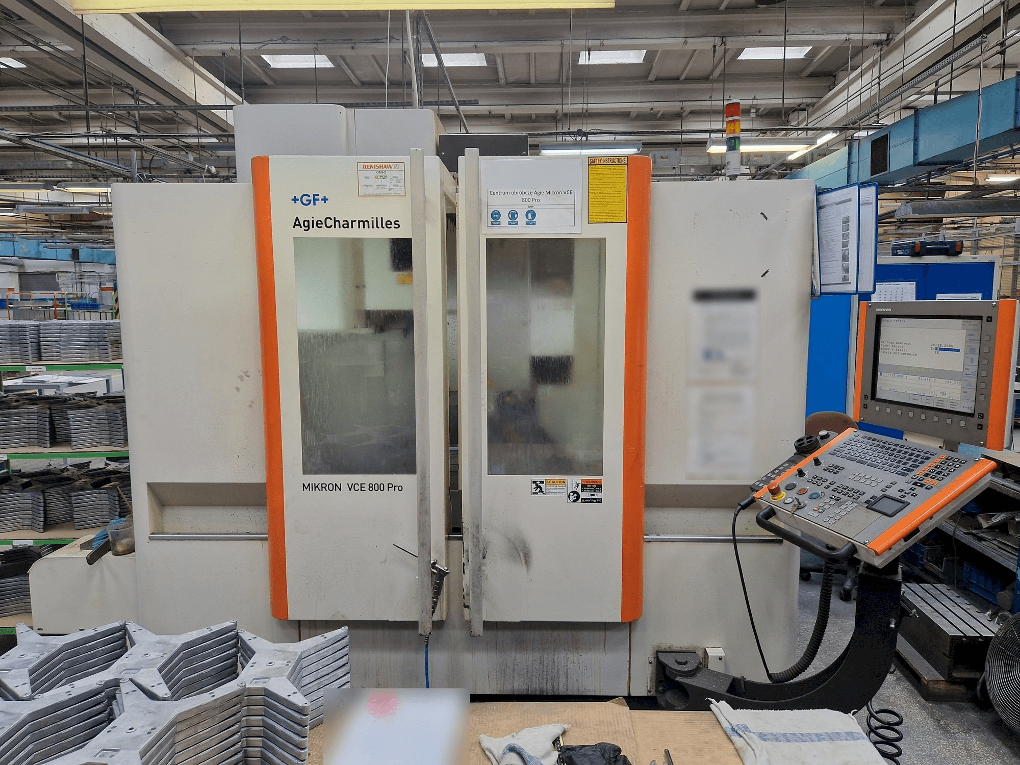 Frontansicht der AgieCharmilles MIKRON VCE 800 PRO Maschine