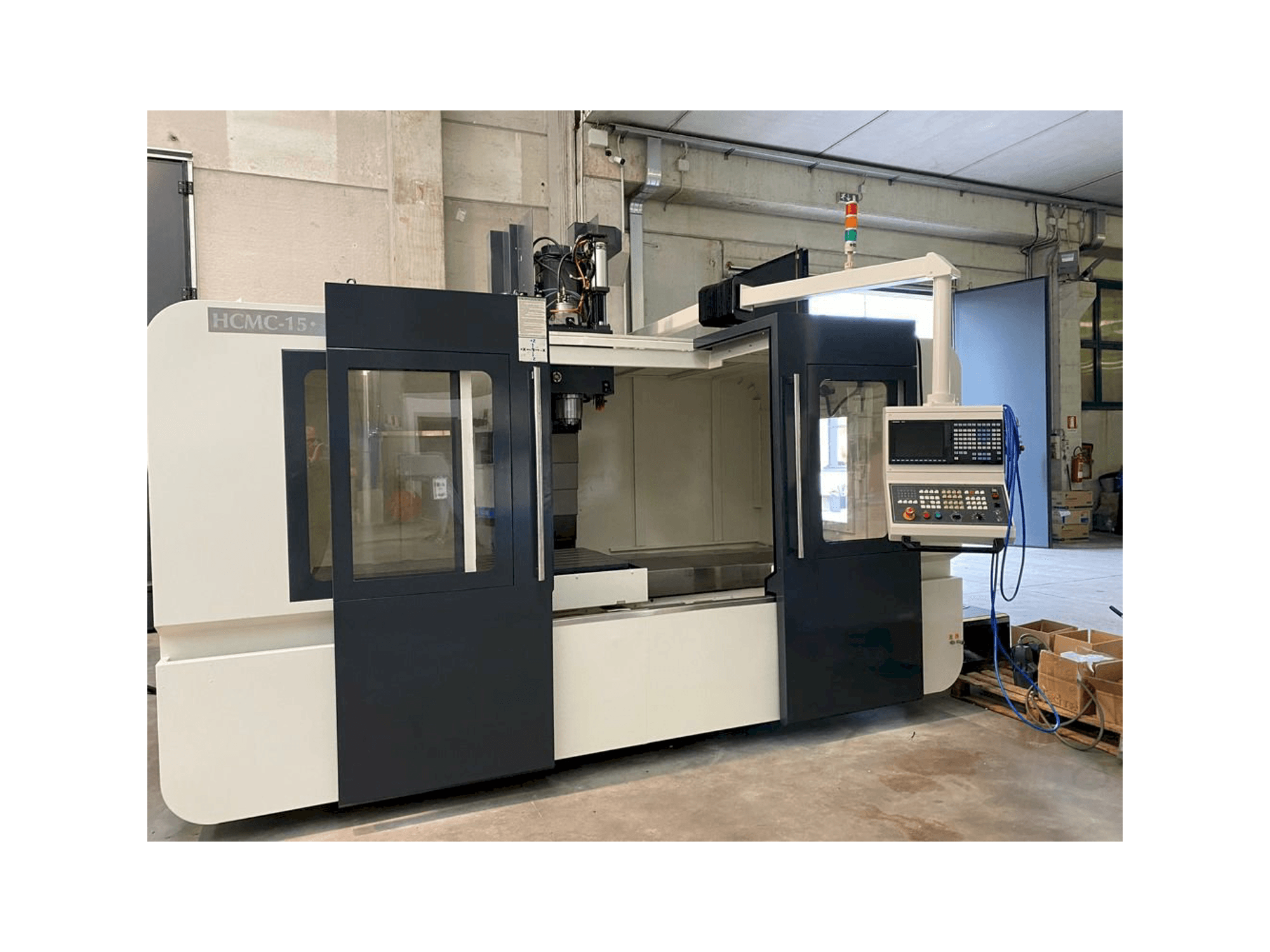 Frontansicht der Hartford HCMC-15 Maschine