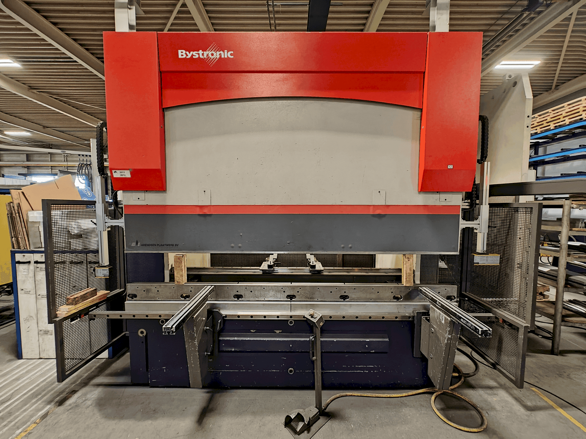 Frontansicht der Bystronic PR 100x3100 Maschine