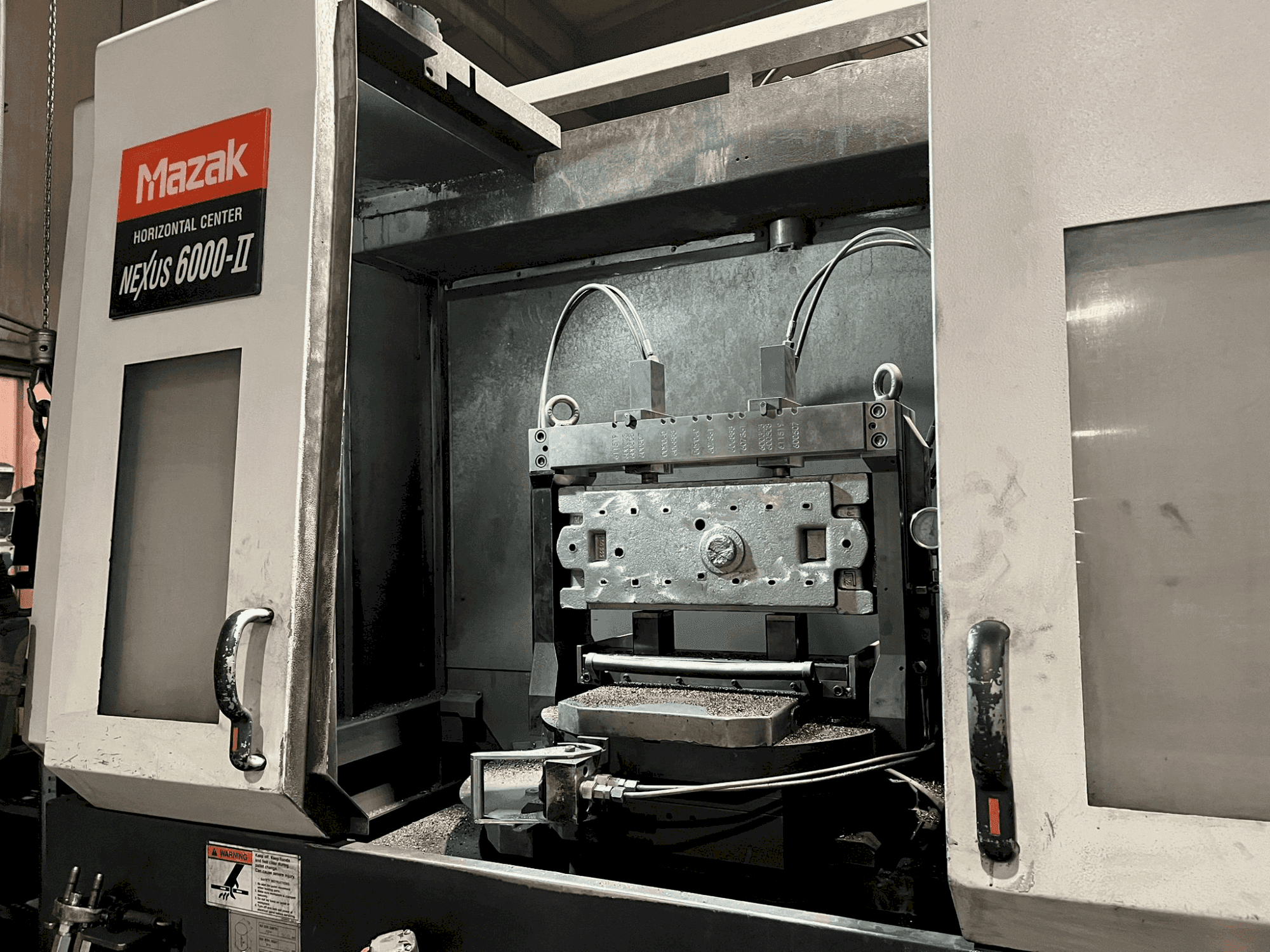 Seitenansicht der Mazak HI Nexus 6000 II Maschine