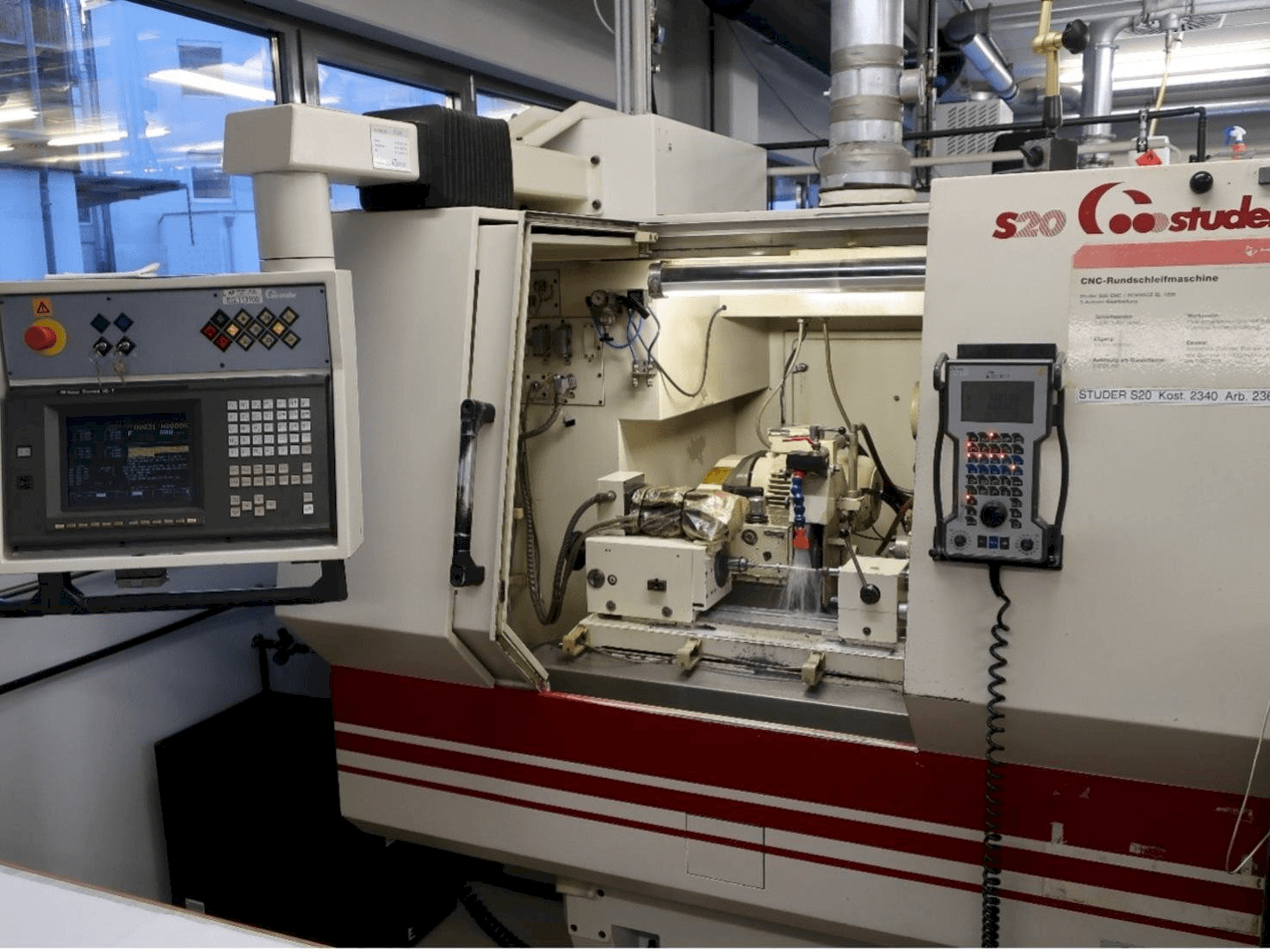 Frontansicht der STUDER S20-CNC Maschine