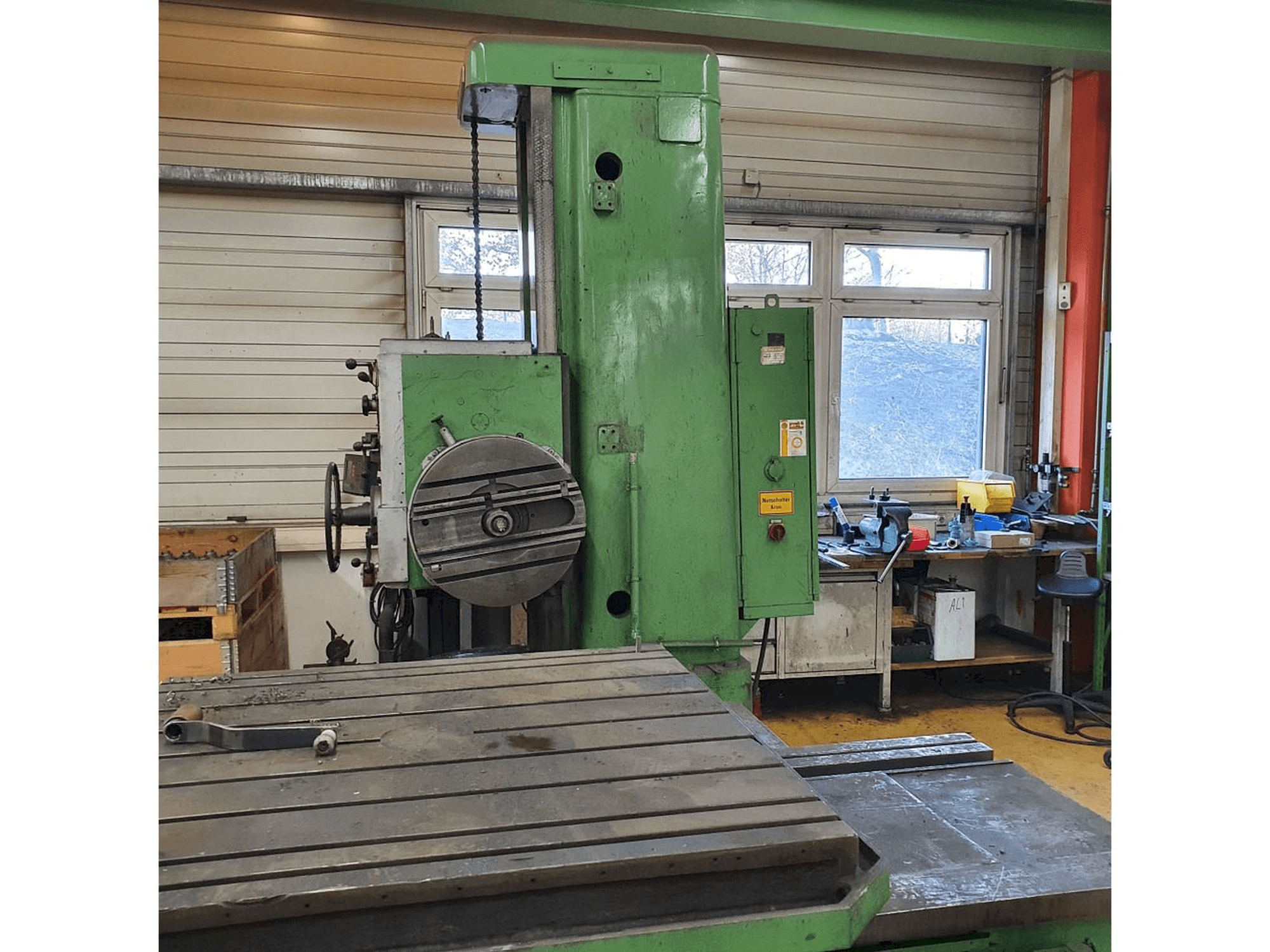 Frontansicht der TOS Bohrwerk W 100 Maschine