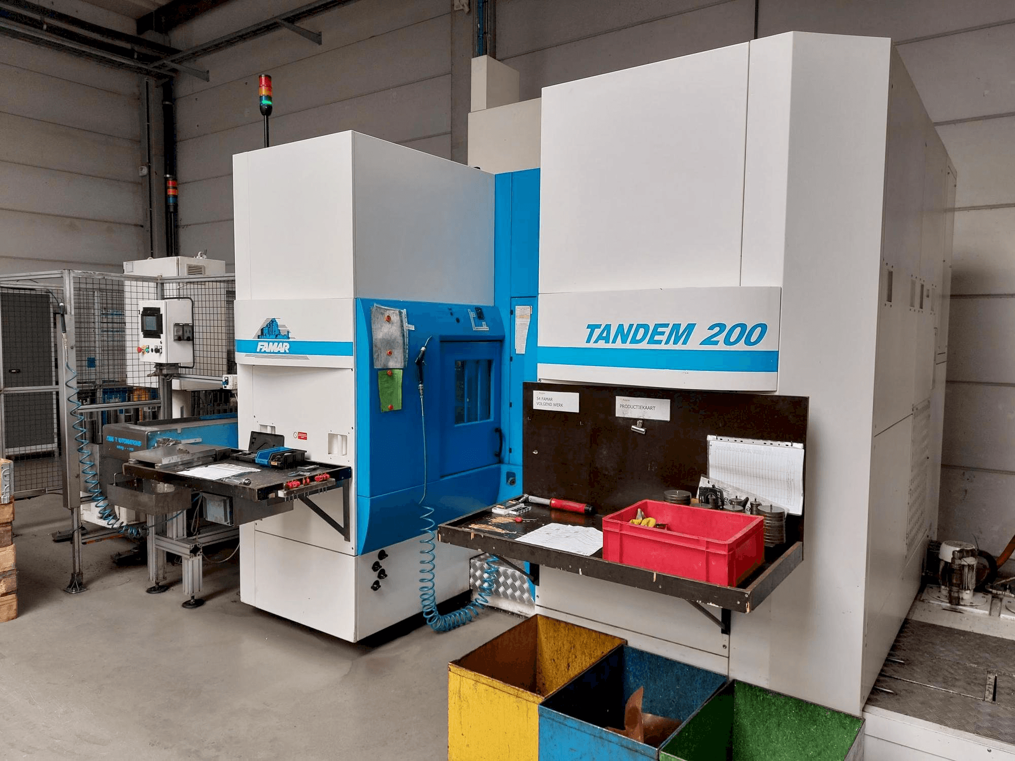 Frontansicht der Famar Tandem 200 Maschine