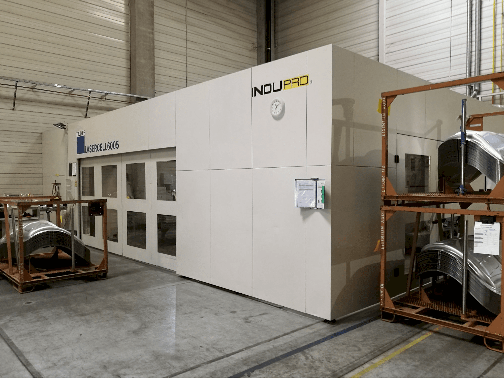 Rechte Ansicht der Trumpf Lasercell 6005 Maschine