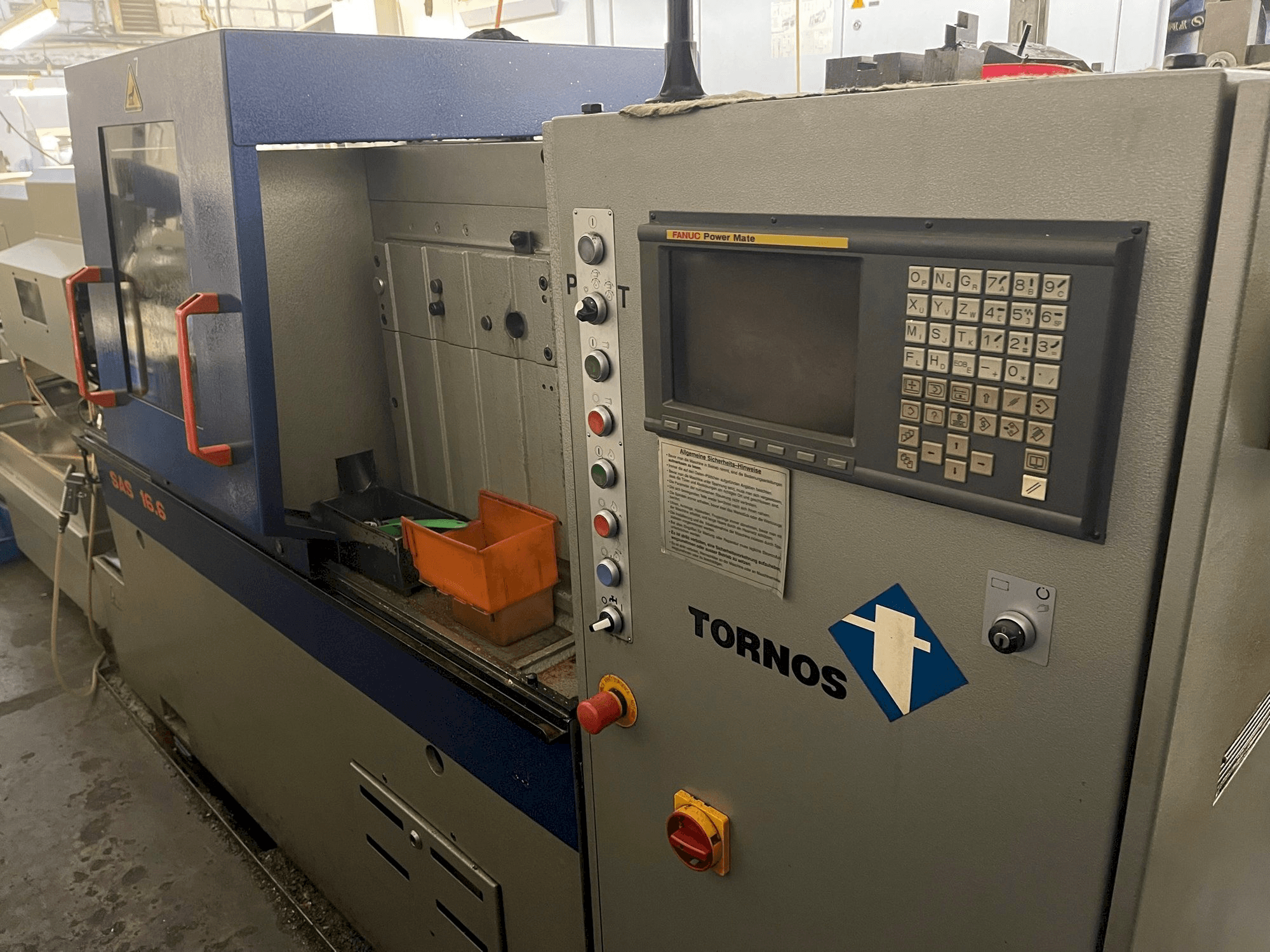 Frontansicht der TORNOS SAS 16.6 Maschine
