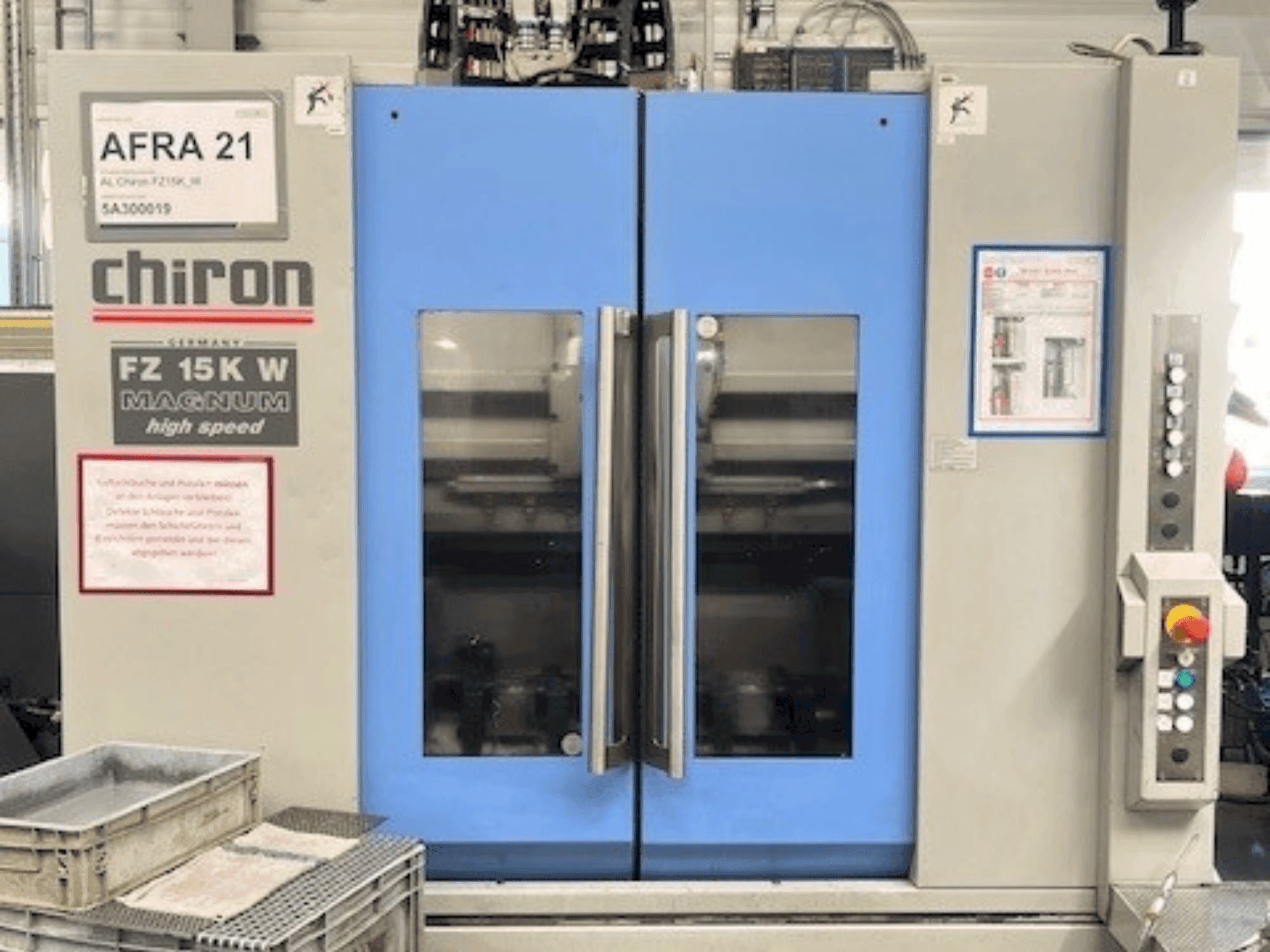 Frontansicht der CHIRON FZ 15 KWM HS Maschine