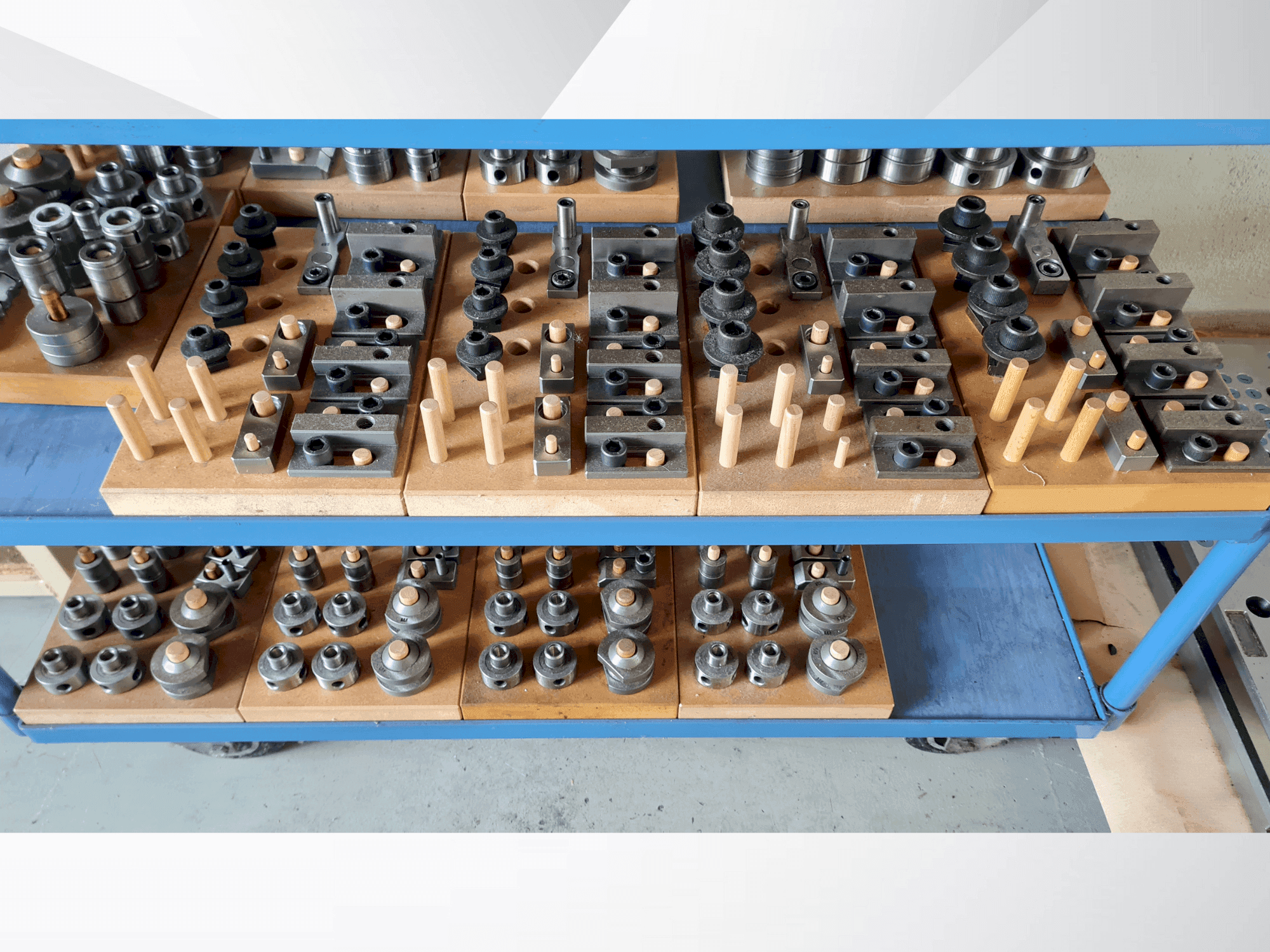 Frontansicht der MEUSBURGER H1000 556/466/366 Maschine