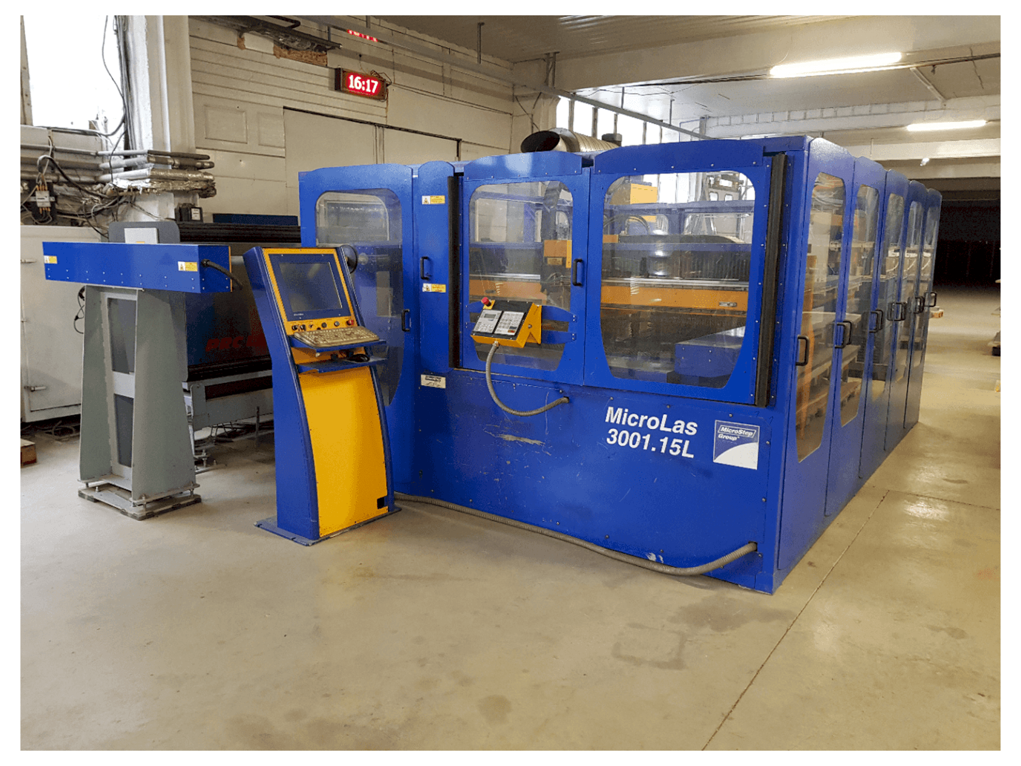 Frontansicht der MicroStep MicroLas 3001.15L Maschine