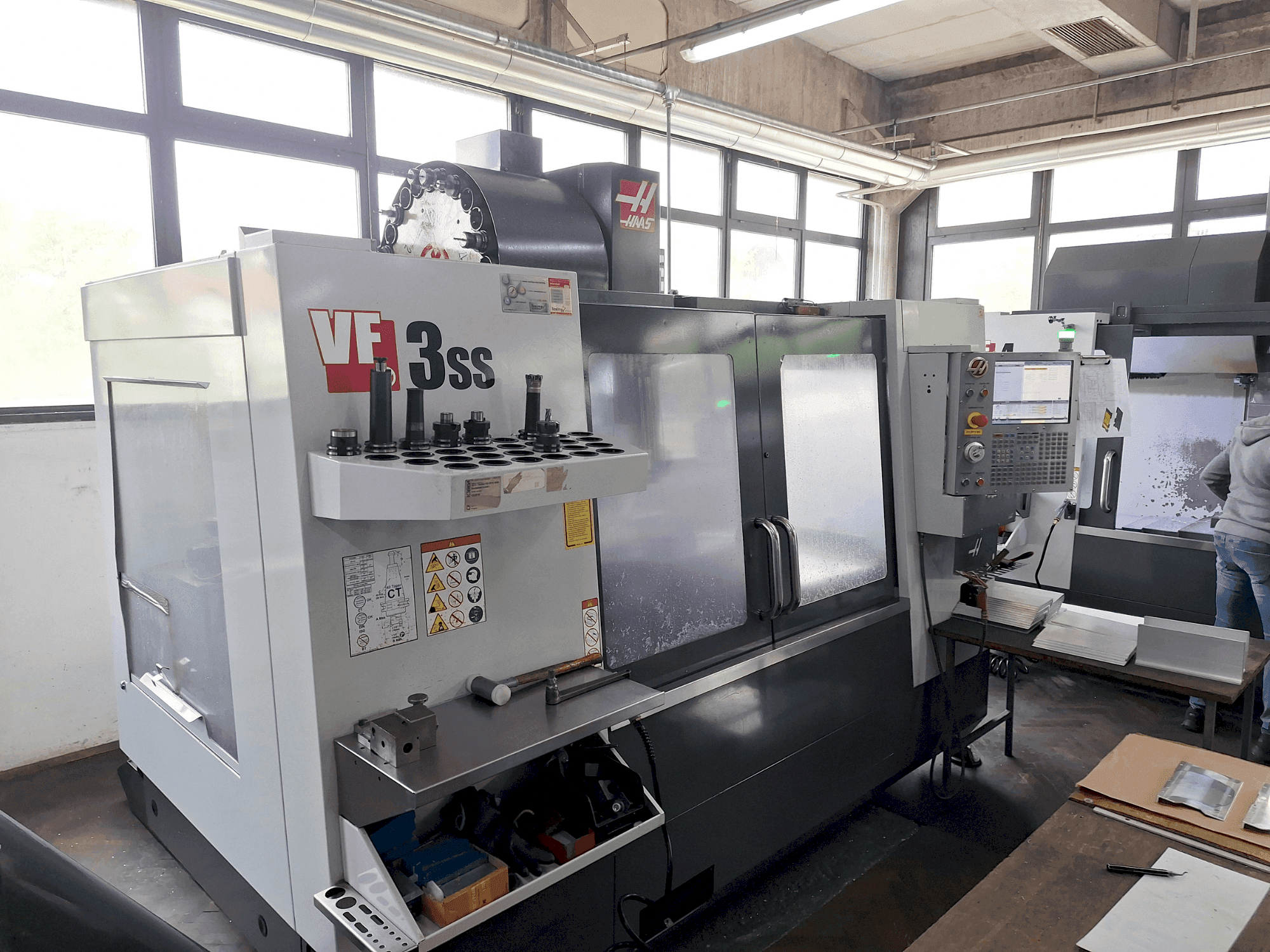 Frontansicht der HAAS VF3 SS Maschine