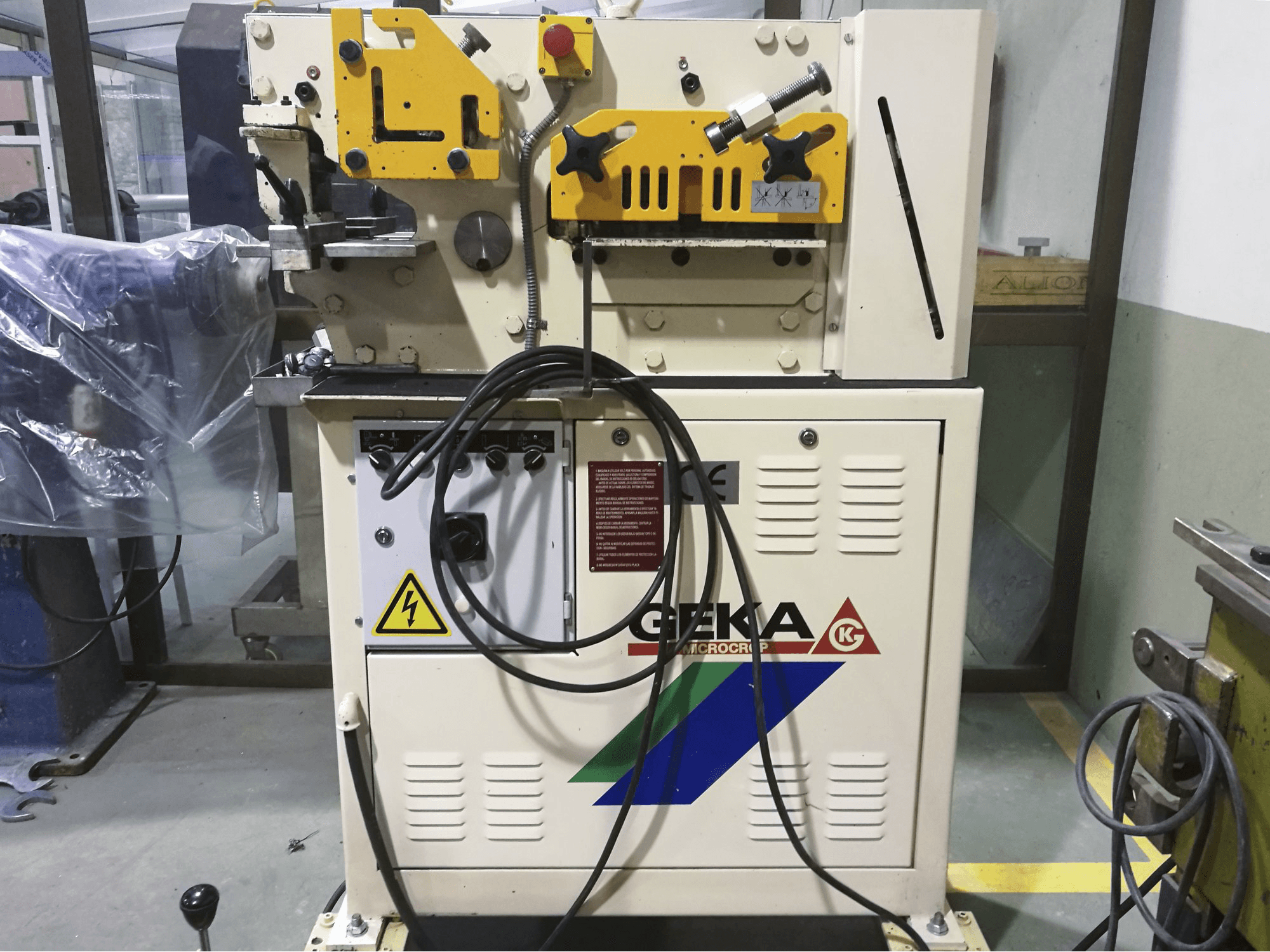 Frontansicht 1 der GEKA MICROCROP Maschine