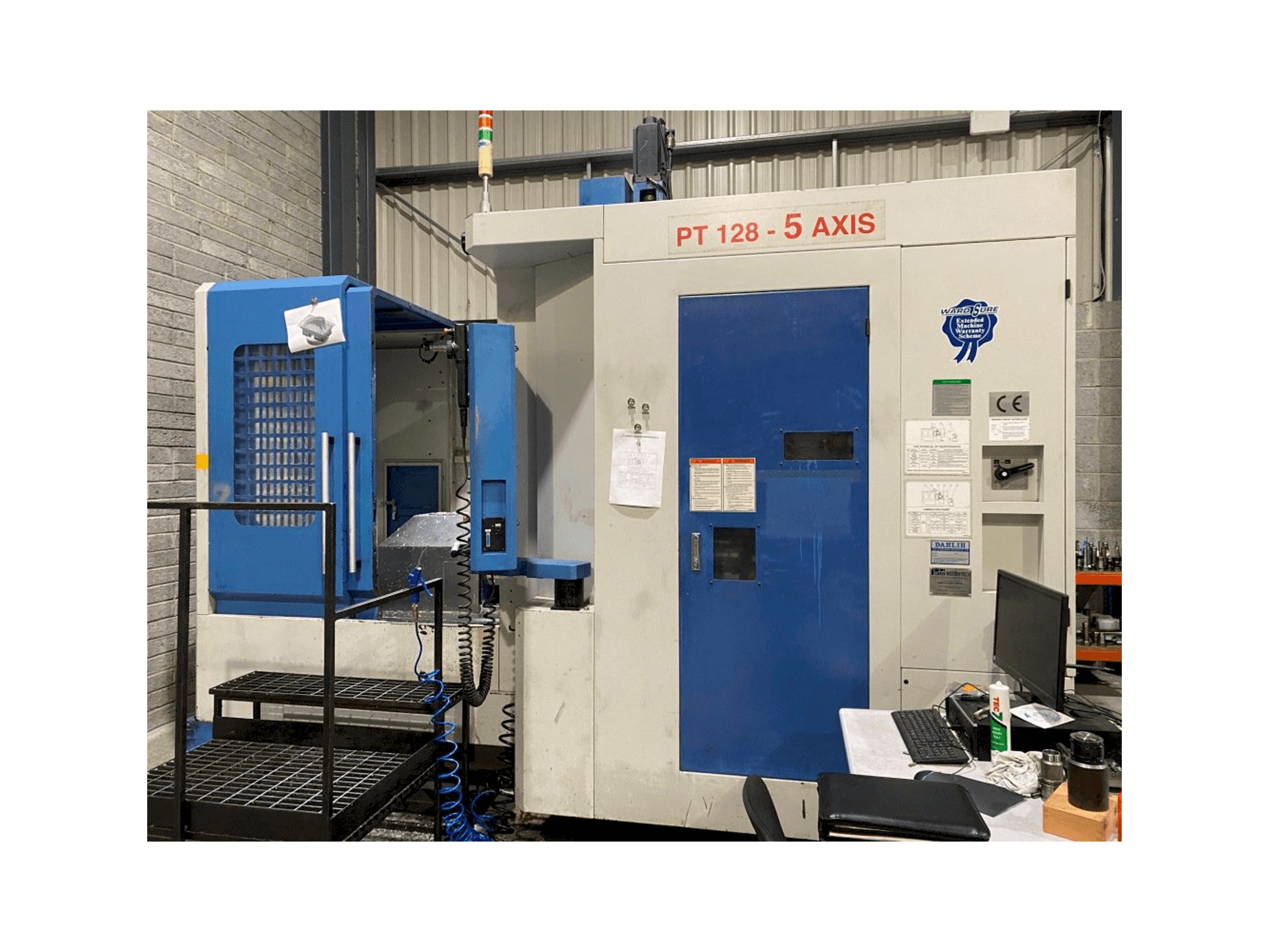 Frontansicht der DAH LIH PT128 Maschine