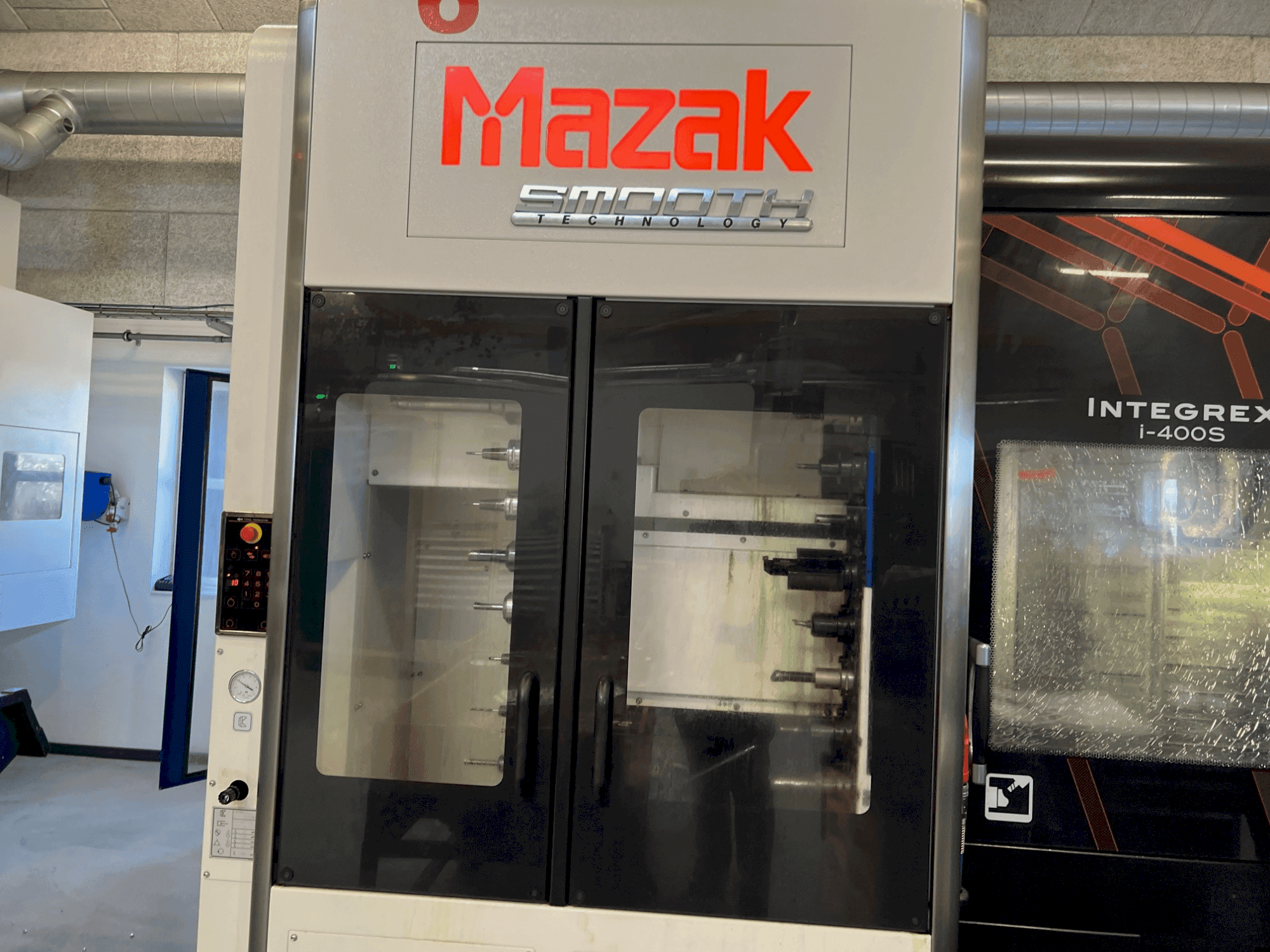 Frontansicht der Mazak Integrex i-400S Maschine