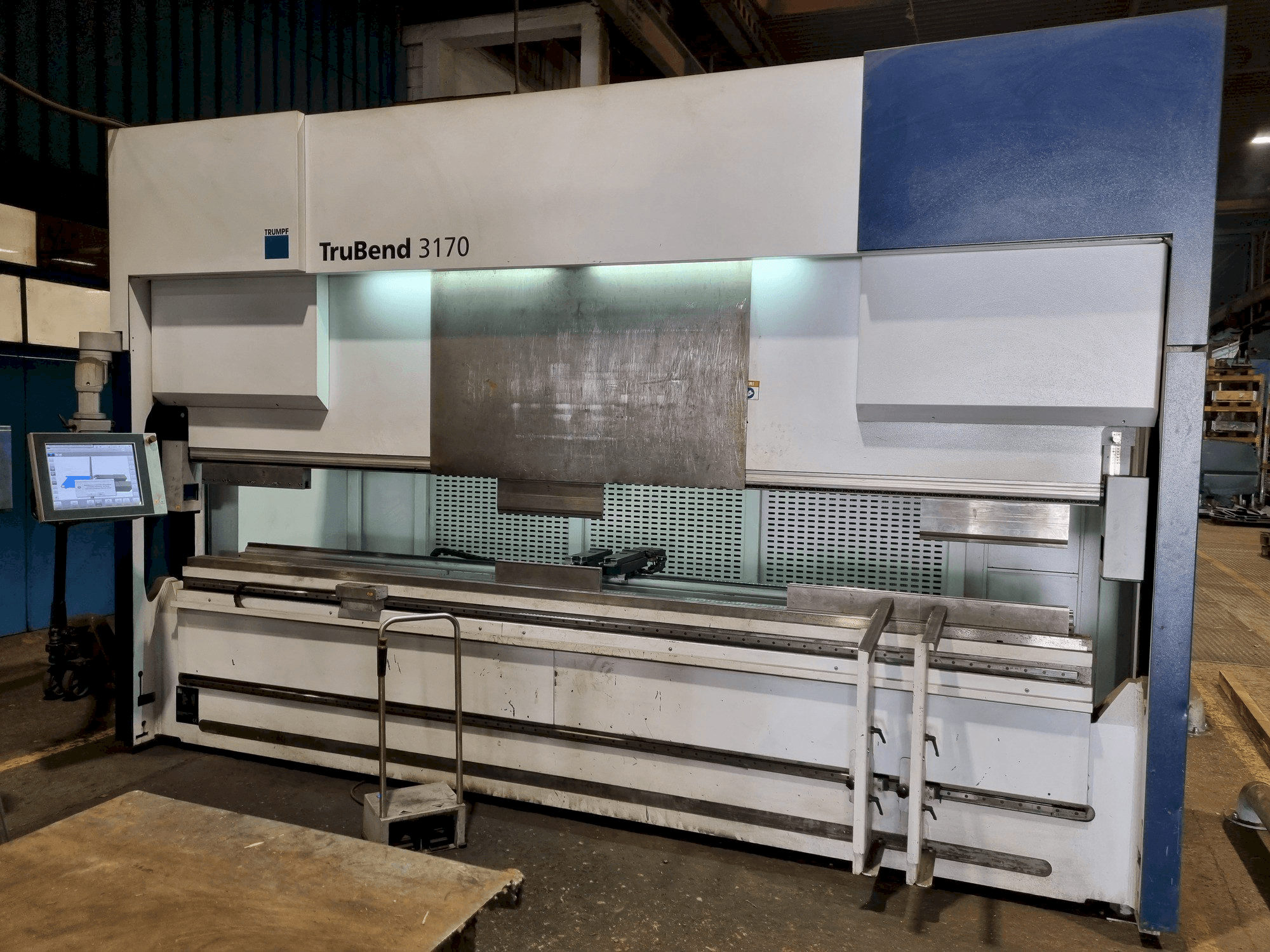 Frontansicht der Trumpf trubend 3170 Maschine