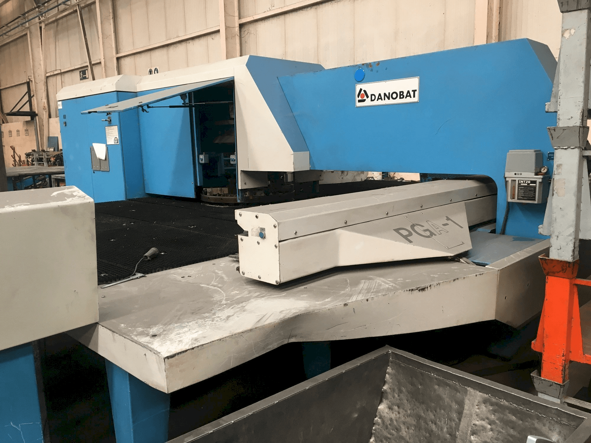 Frontansicht der DANOBAT PGA-1 Maschine