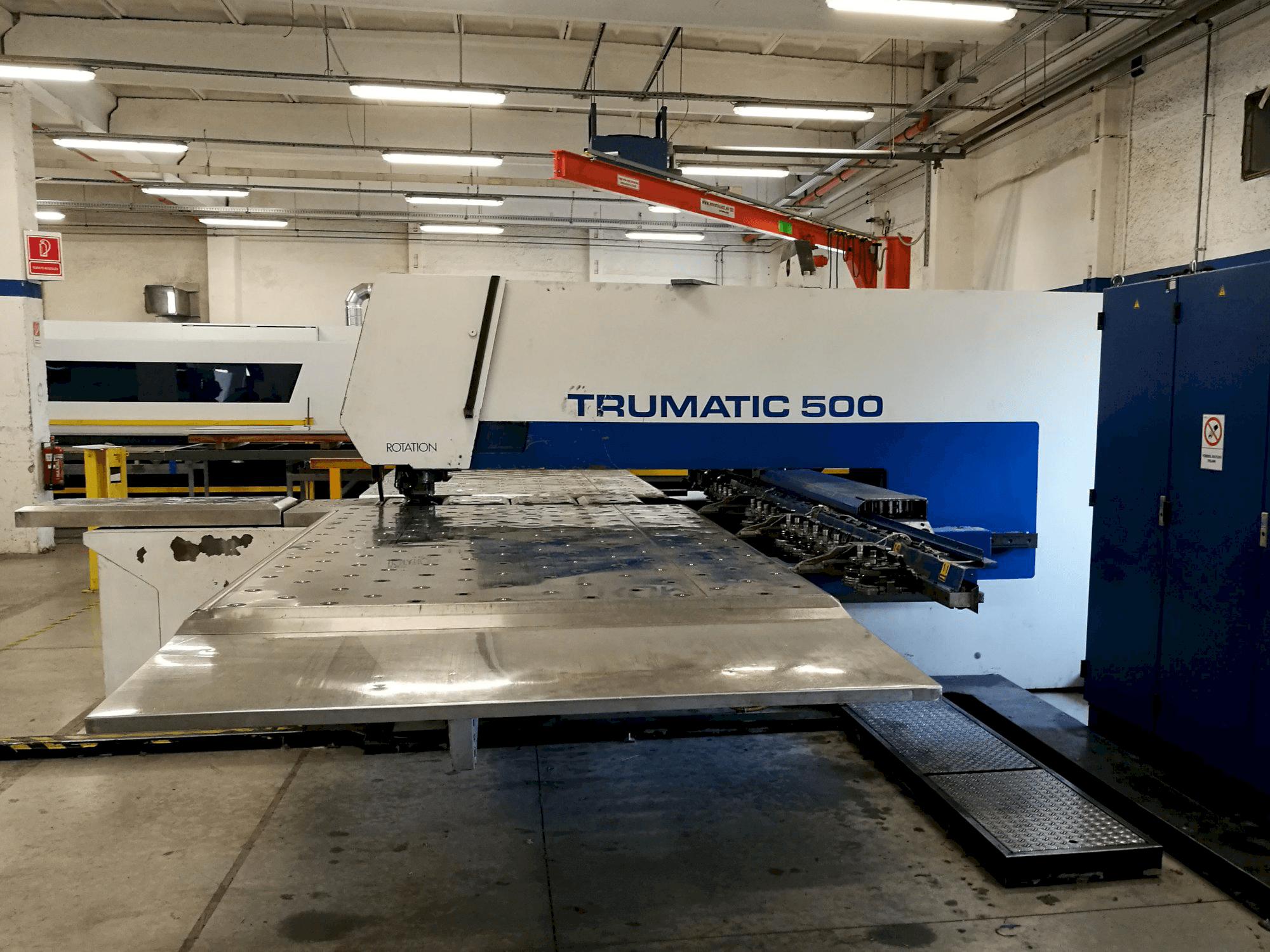 Linke Seitenansicht der Trumpf Trumatic 500 R Maschine