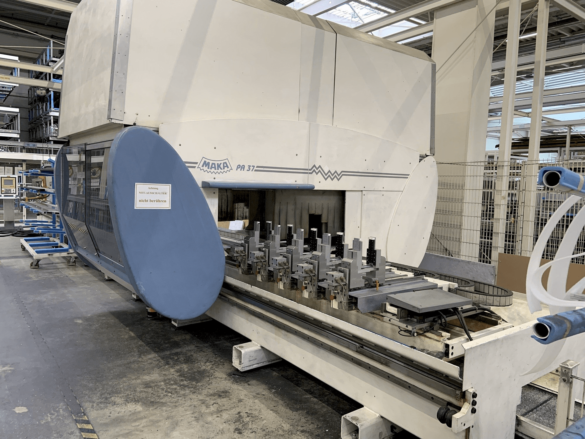 Frontansicht der MAKA PA37 Maschine