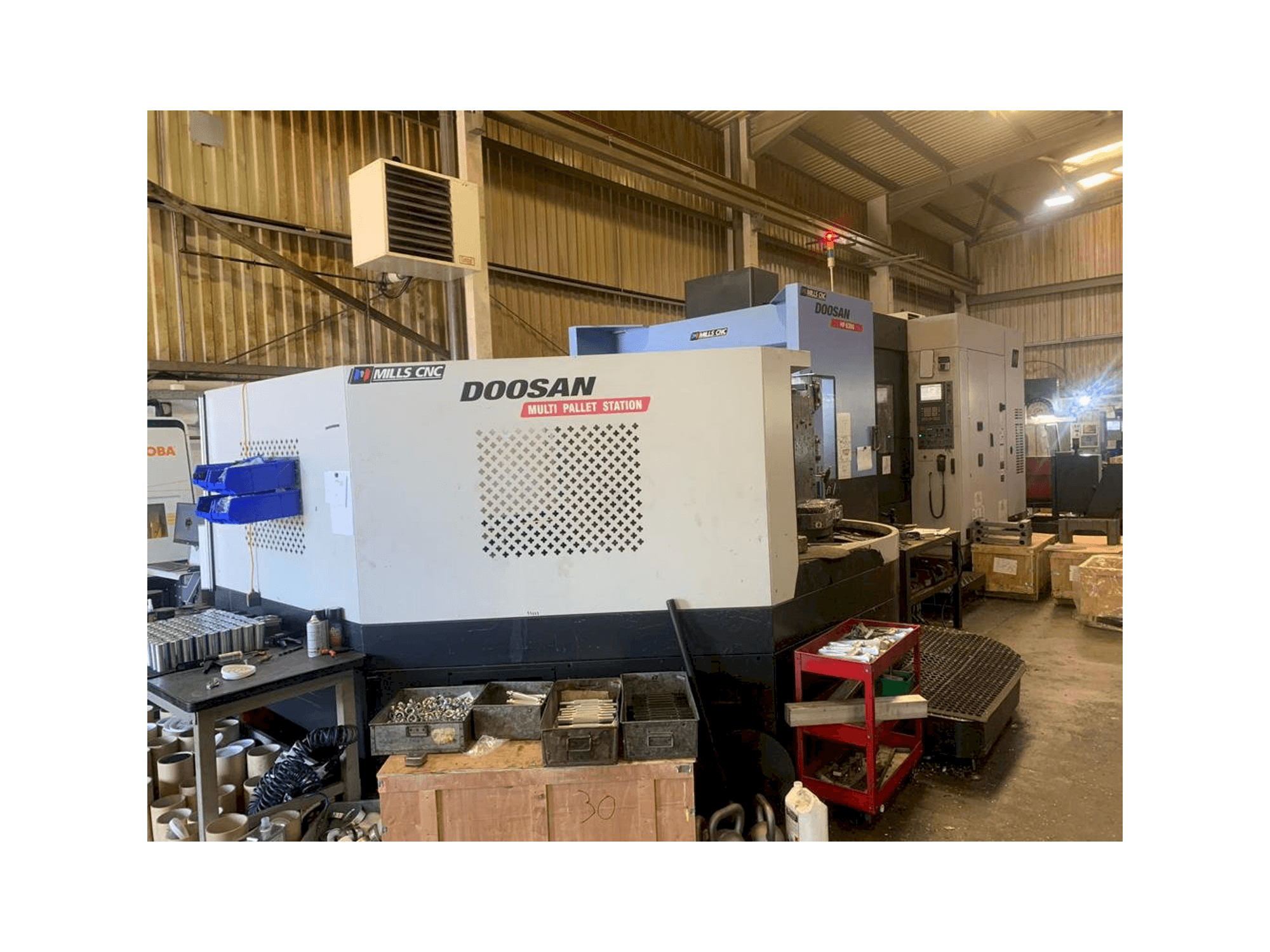 Frontansicht der Doosan HP 6300 Maschine