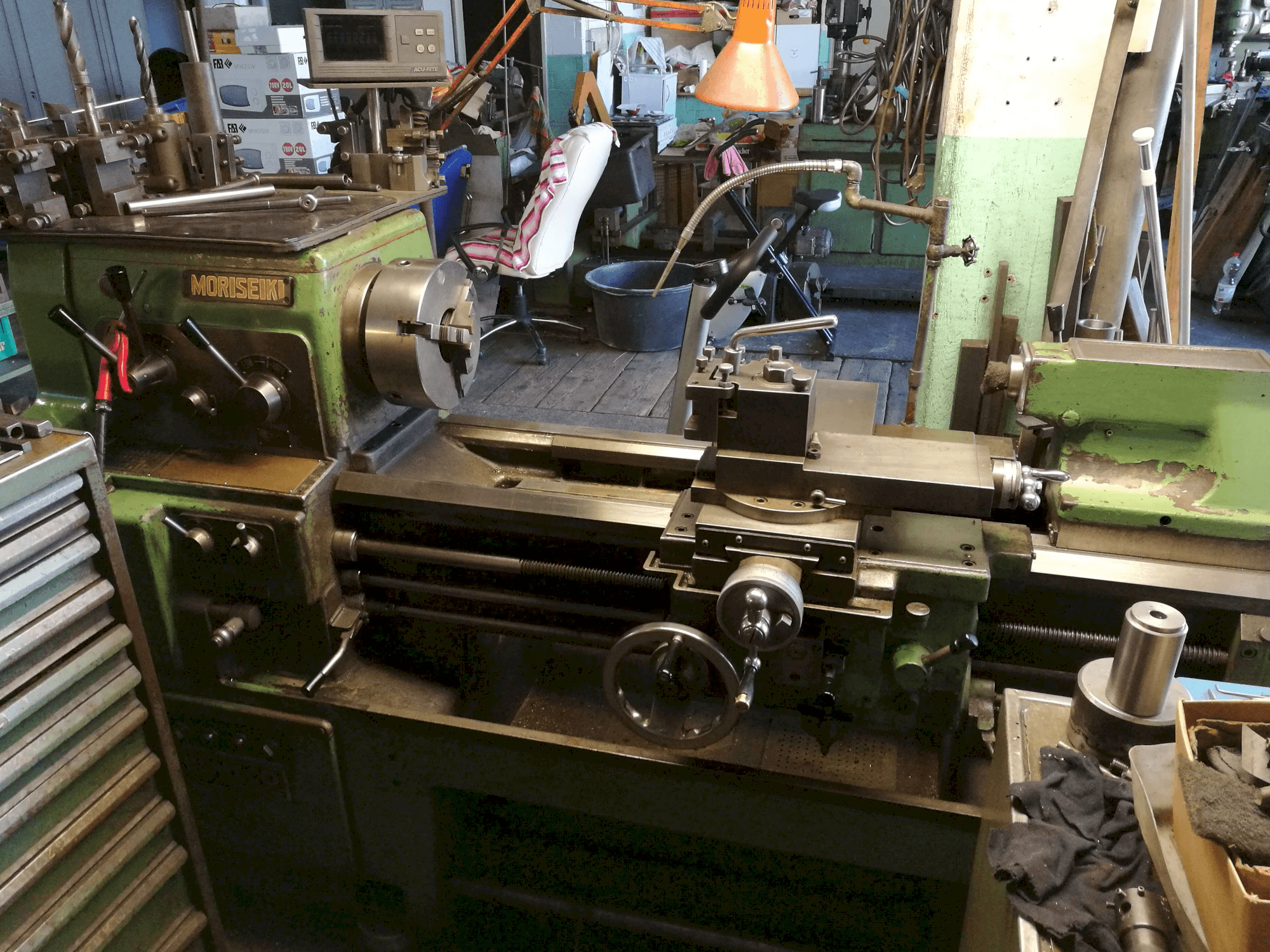 Frontansicht der MORI SEIKI MS 850 Maschine