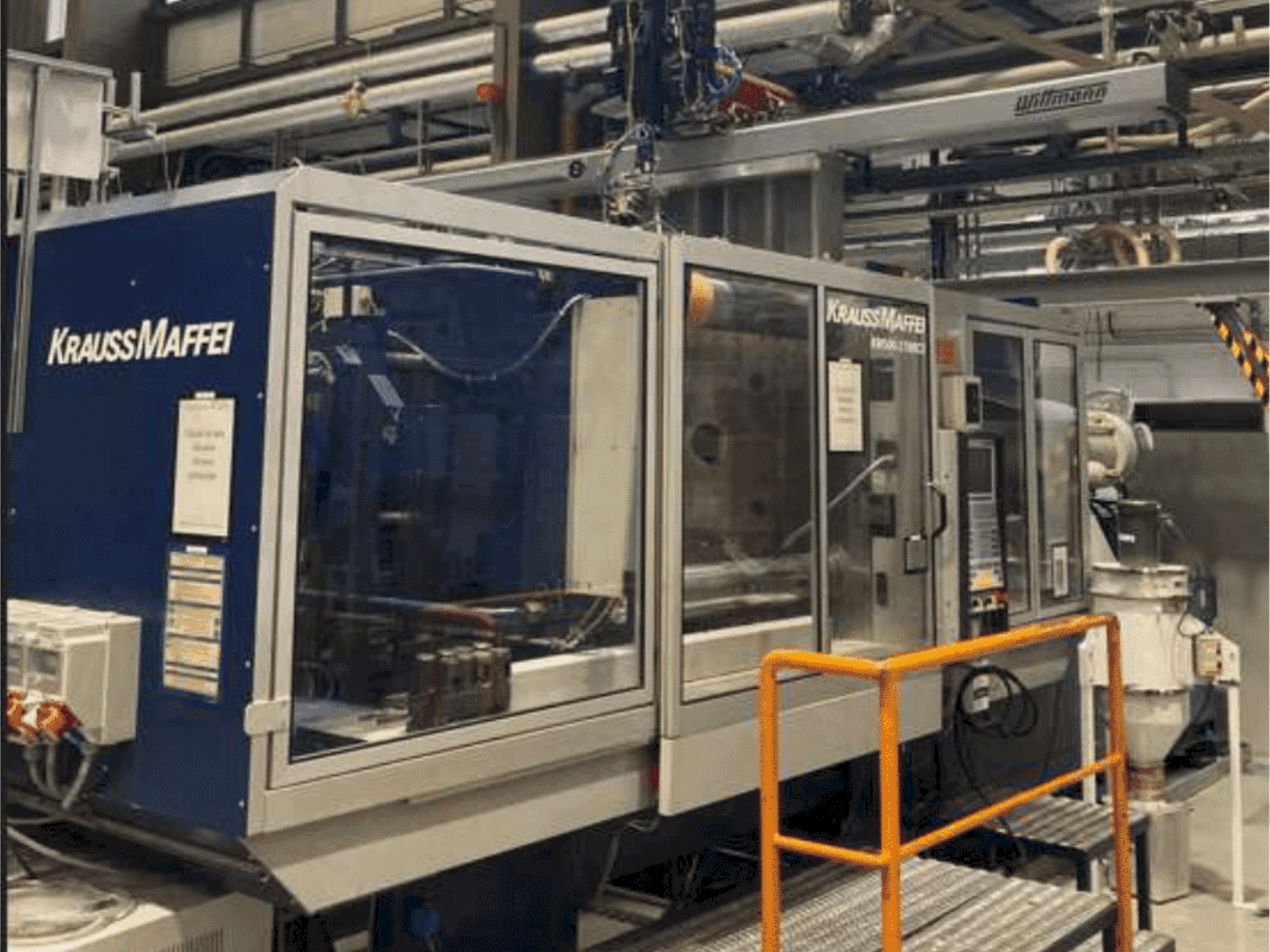 Frontansicht der Krauss Maffei KM 500-2700 C2 Maschine