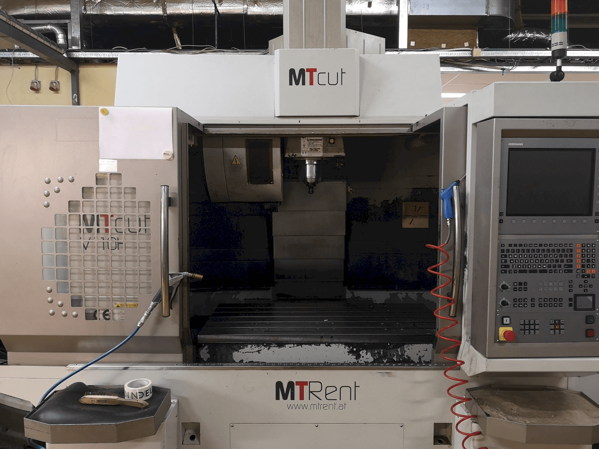 Frontansicht der MT Cut V110H Maschine
