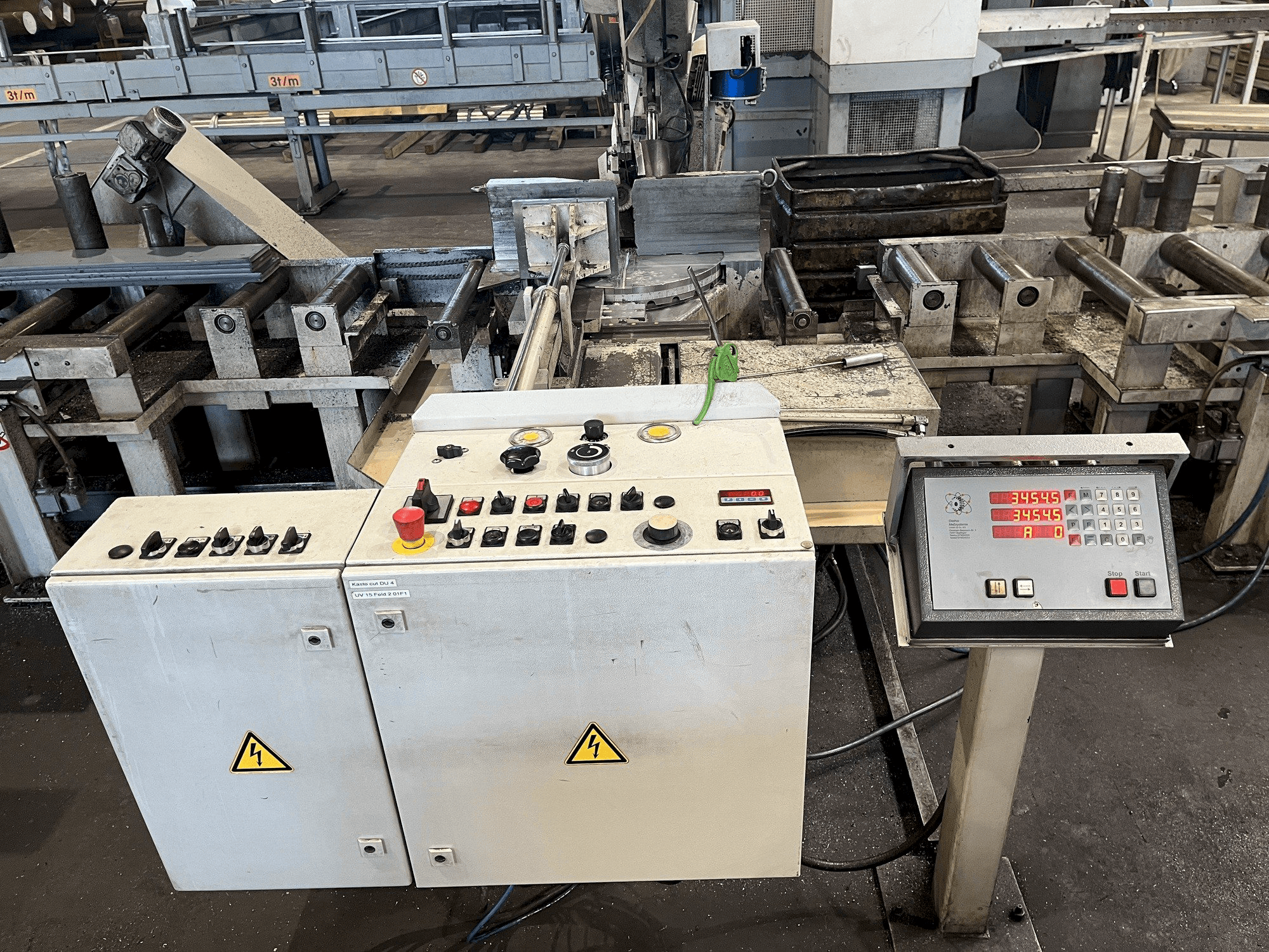 Frontansicht der KASTO cut DU 4 Maschine