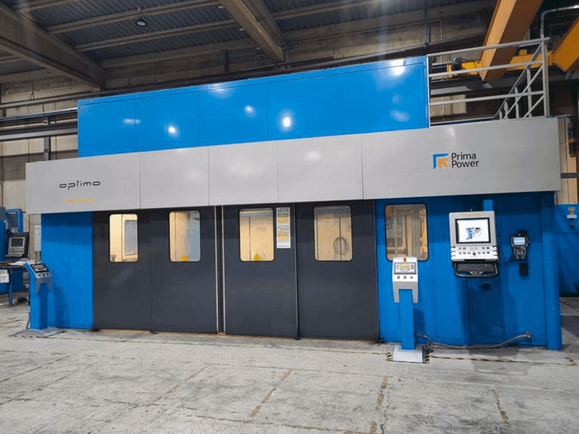 Frontansicht der Prima Power Optimo TheLASER Maschine