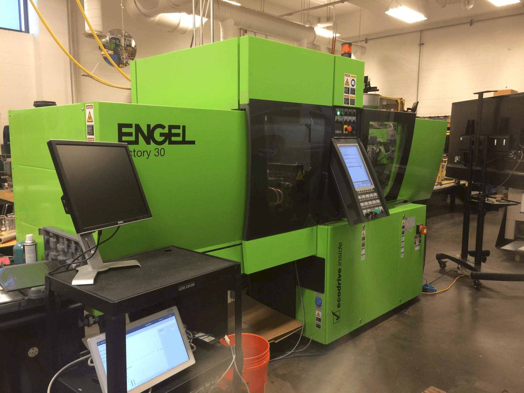 Frontansicht der ENGEL Victory 200/30 Tech US Maschine