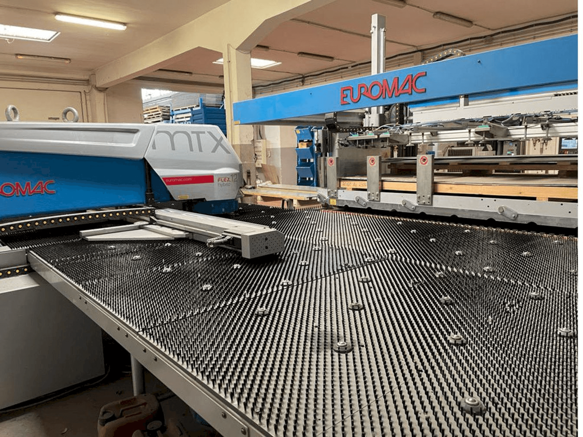 Frontansicht der Euromac MTX Flex 12 Hybrid Maschine