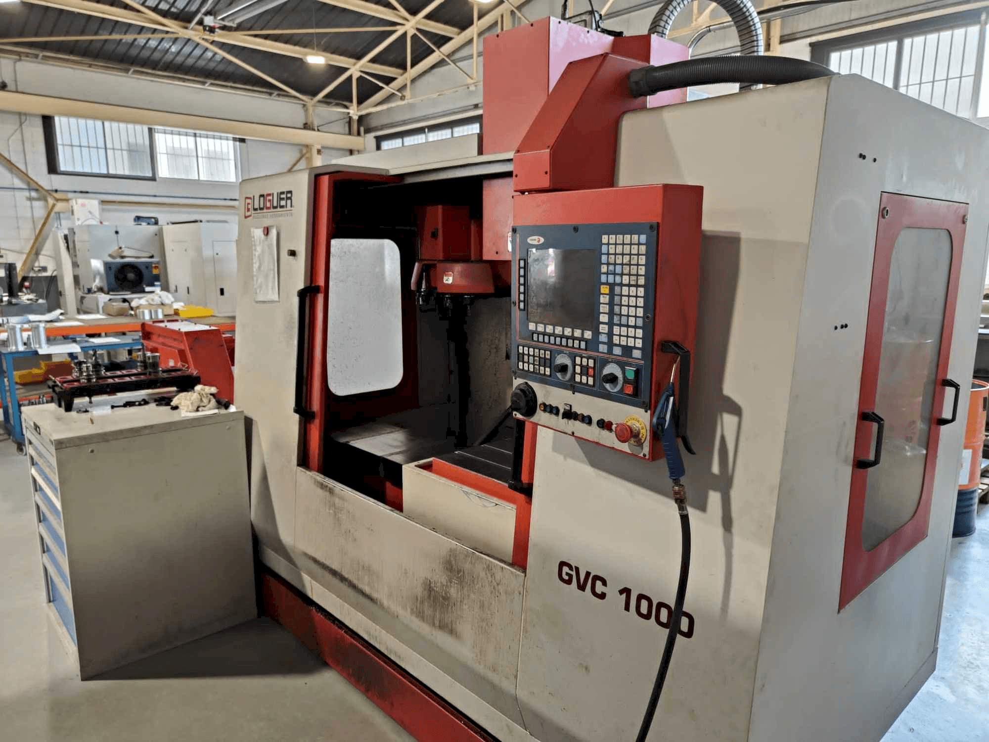 Frontansicht der LAGUN GVC 1000 Maschine