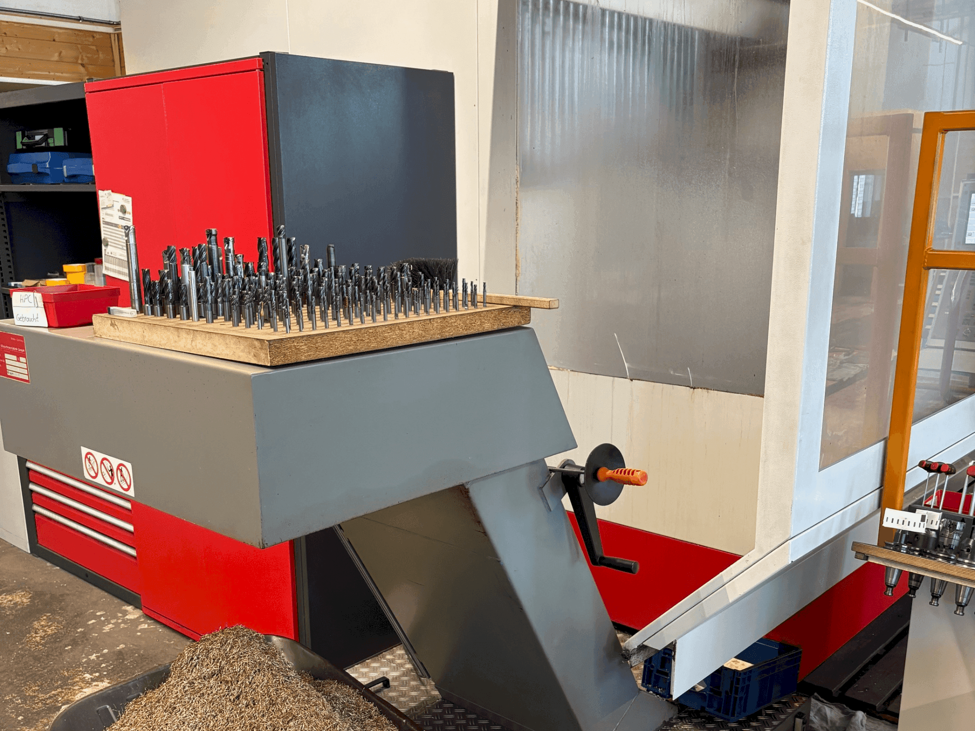 Frontansicht der HERMLE U1130 Maschine