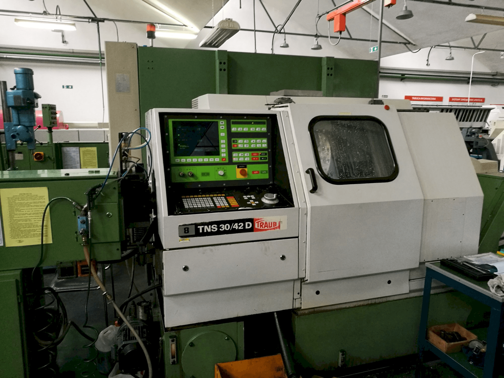 Frontansicht der TRAUB TNS 30/42 D Maschine