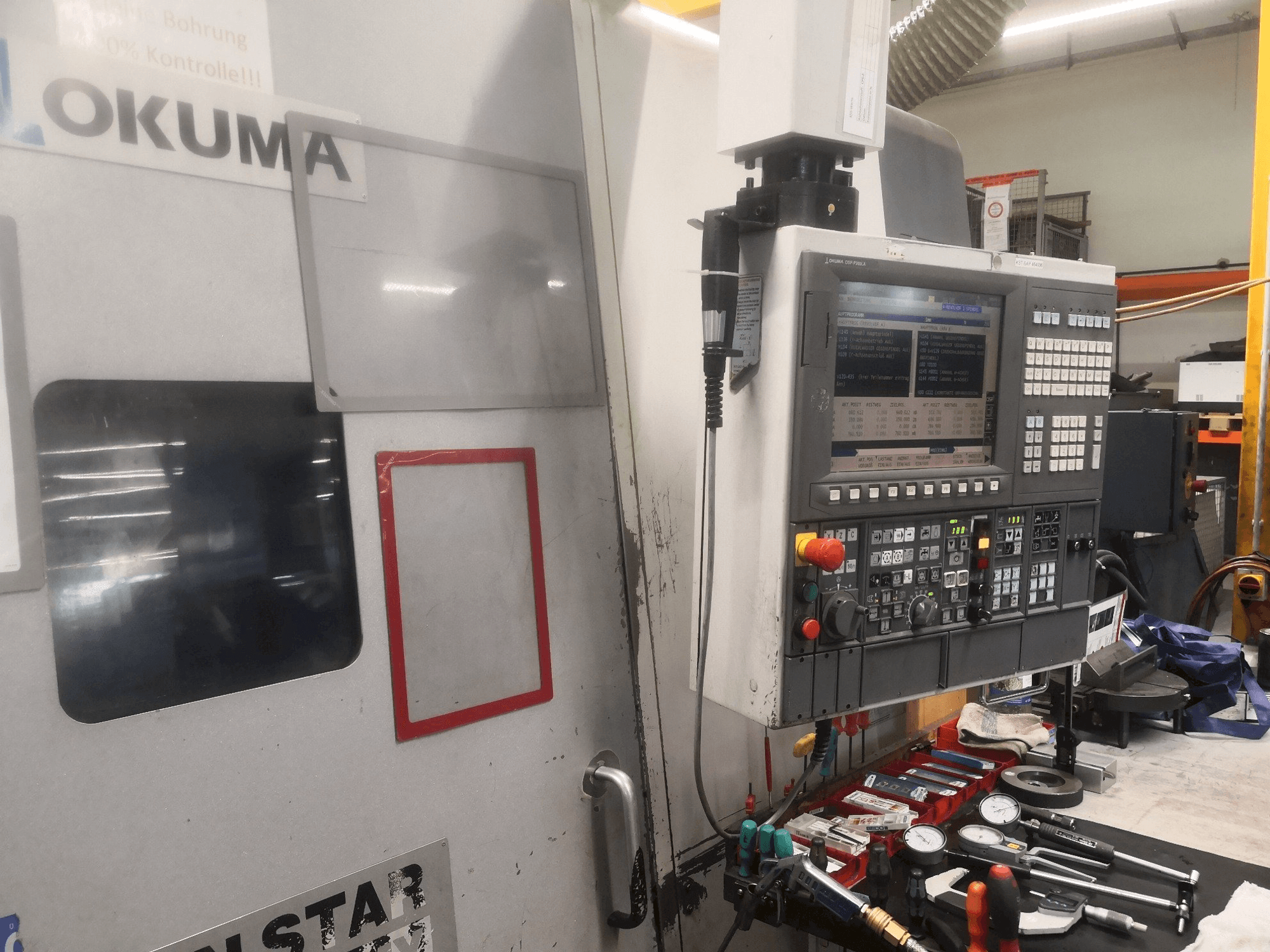 Frontansicht der Okuma LT 300 MY Maschine