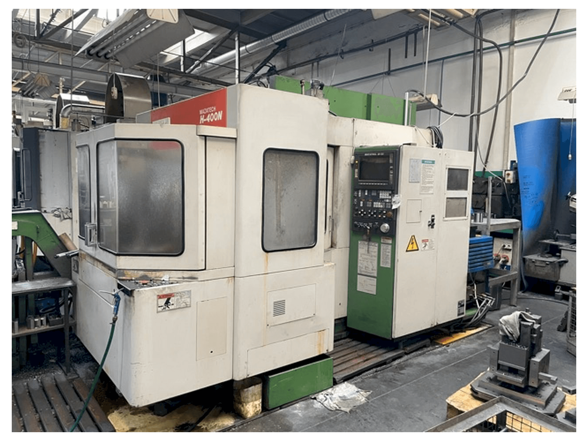 Frontansicht der Mazak H-400N Maschine