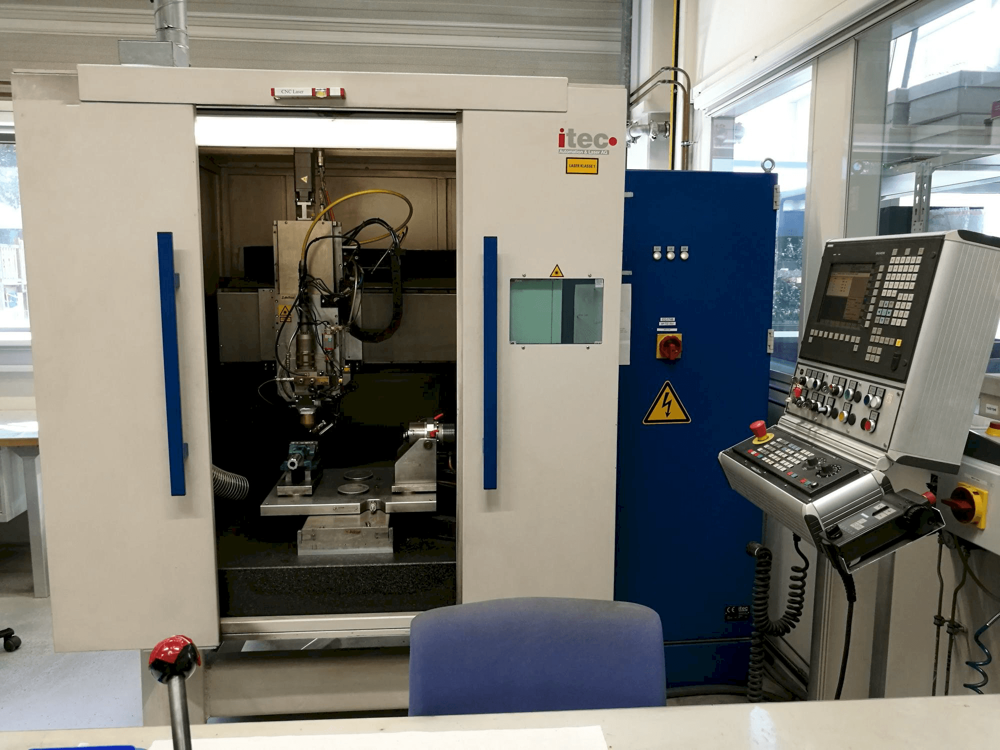 Frontansicht der ITEC vmaxS Maschine