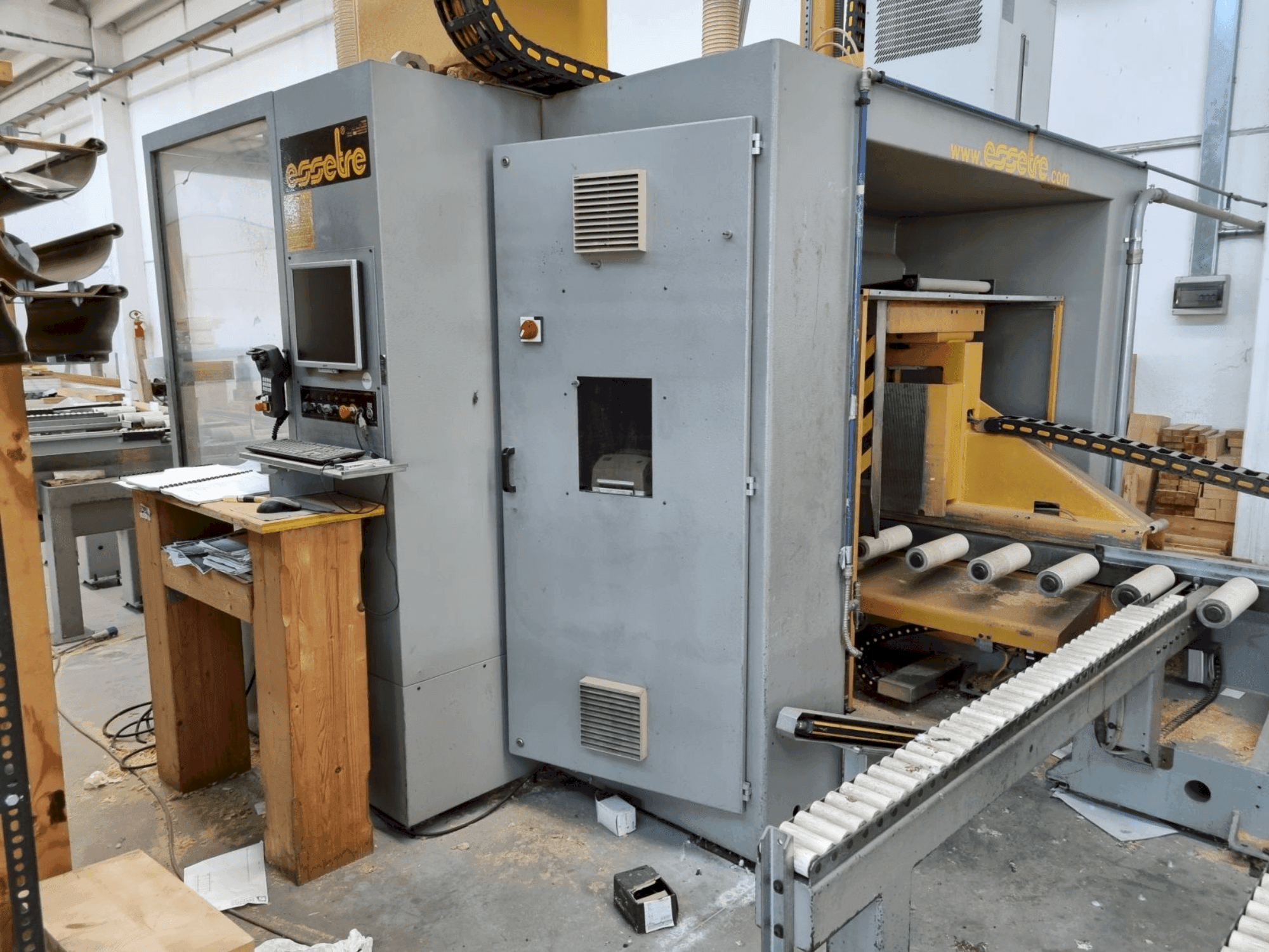 Frontansicht der ESSETRE TECHNO Maschine