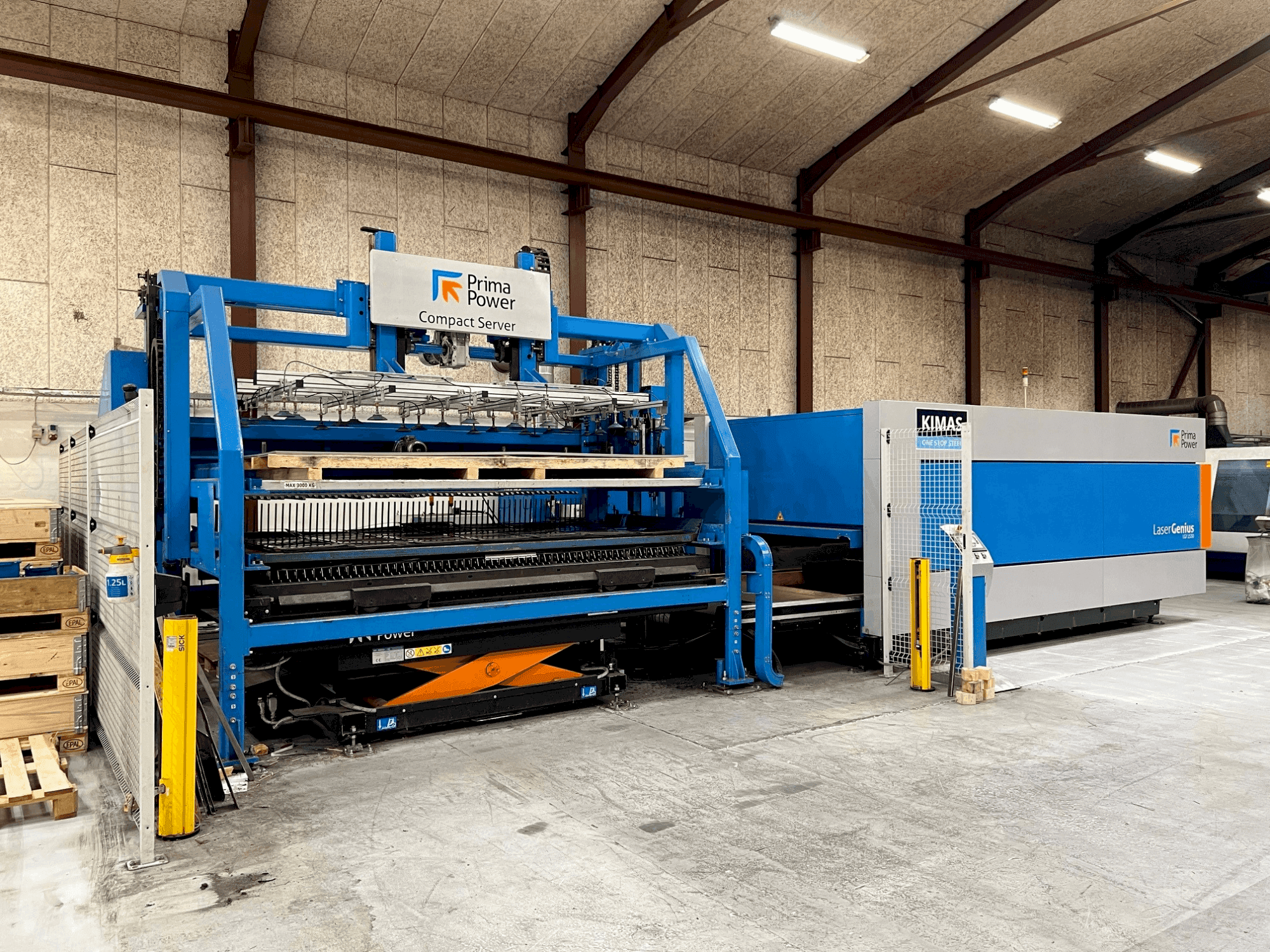 Frontansicht der Prima Power Laser Genius 1530 Maschine