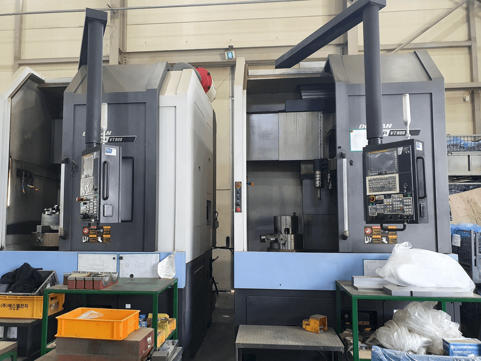 Frontansicht der Doosan PUMA VT900 Maschine