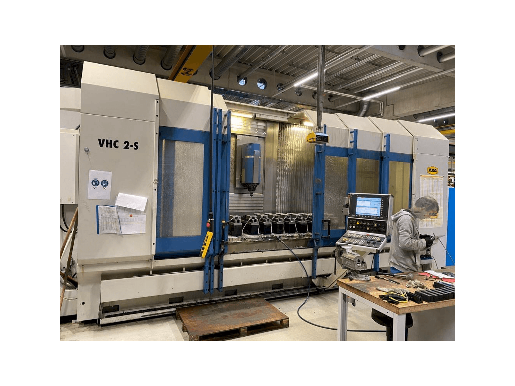 Frontansicht der AXA VHC 2-3500 S Maschine