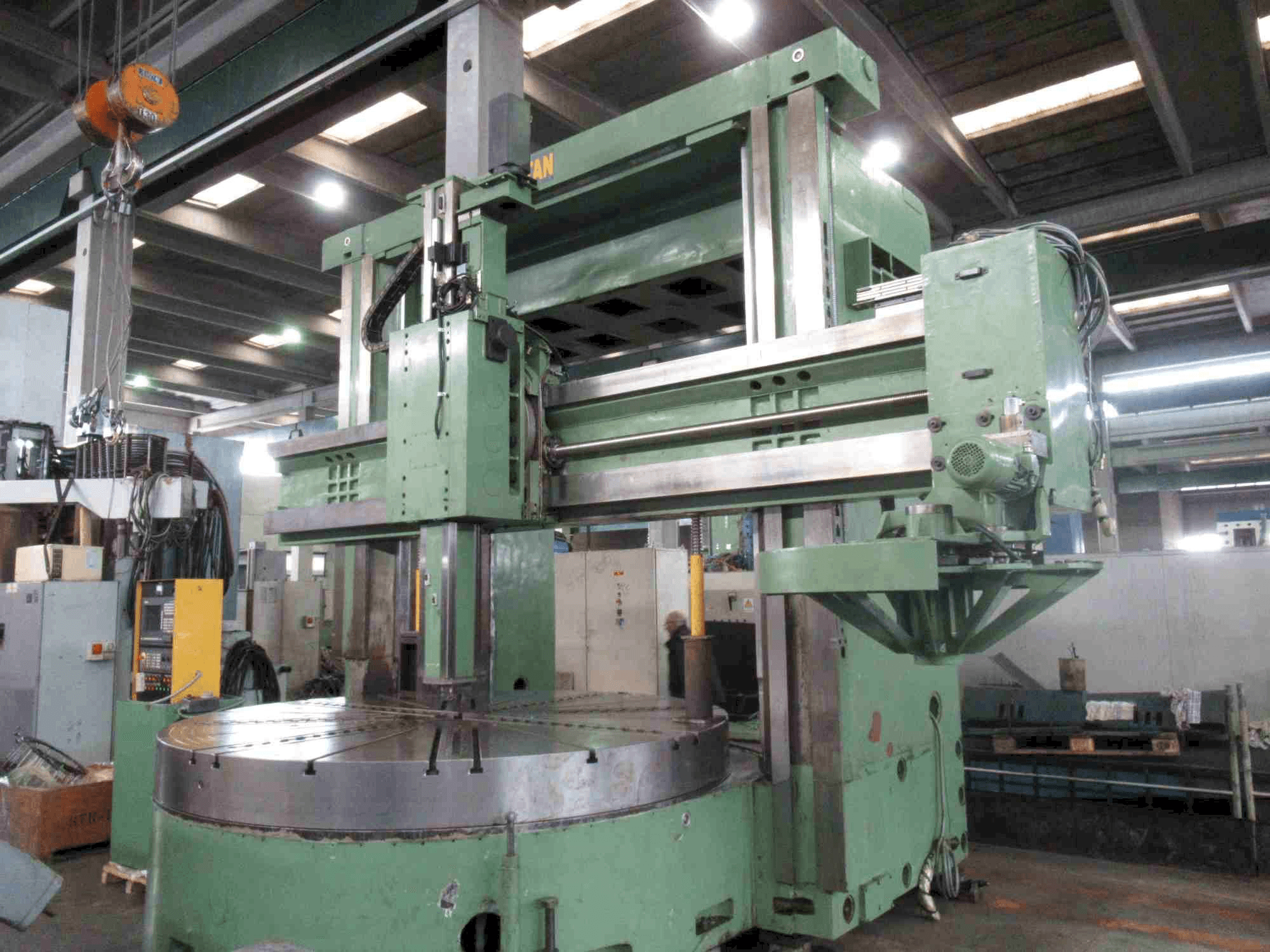 Frontansicht der Titan SC 33 CNC Maschine
