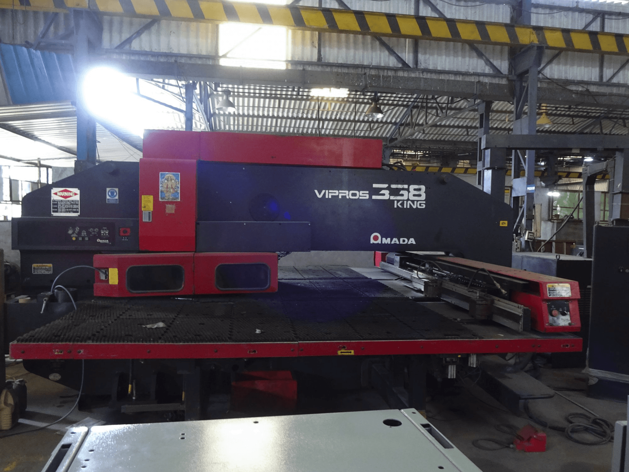Rückansicht 1 der AMADA Vipros 358 King Maschine