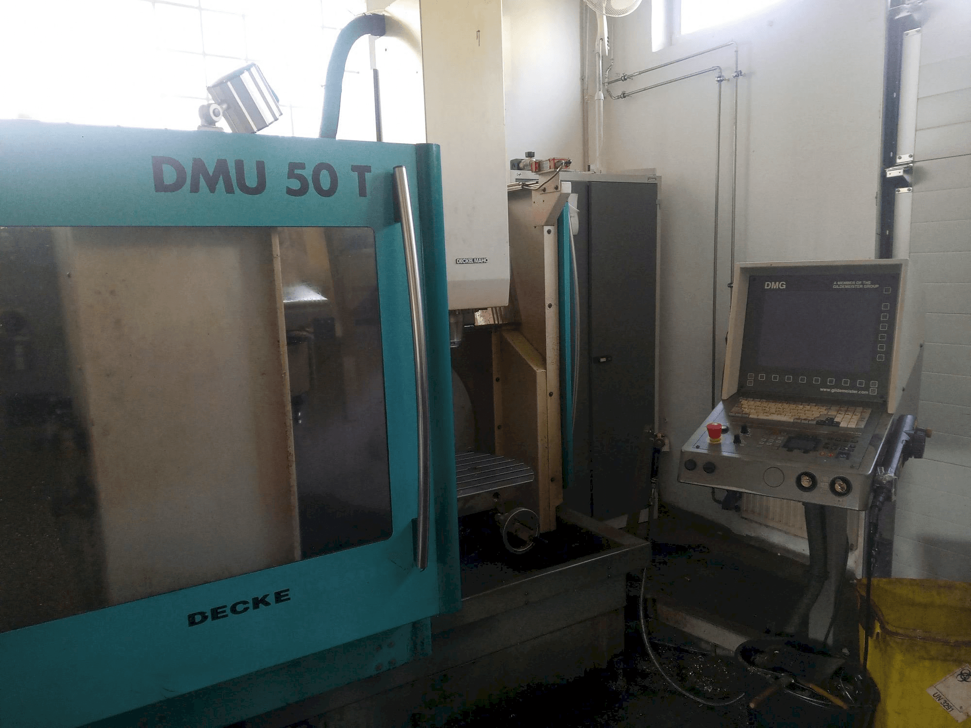 Frontansicht der DECKEL MAHO DMU 50 T Maschine