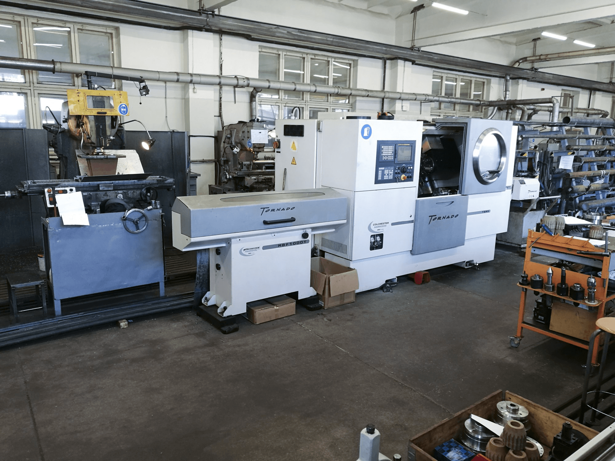 Frontansicht 2 der Colchester TORNADO T8MS Maschine