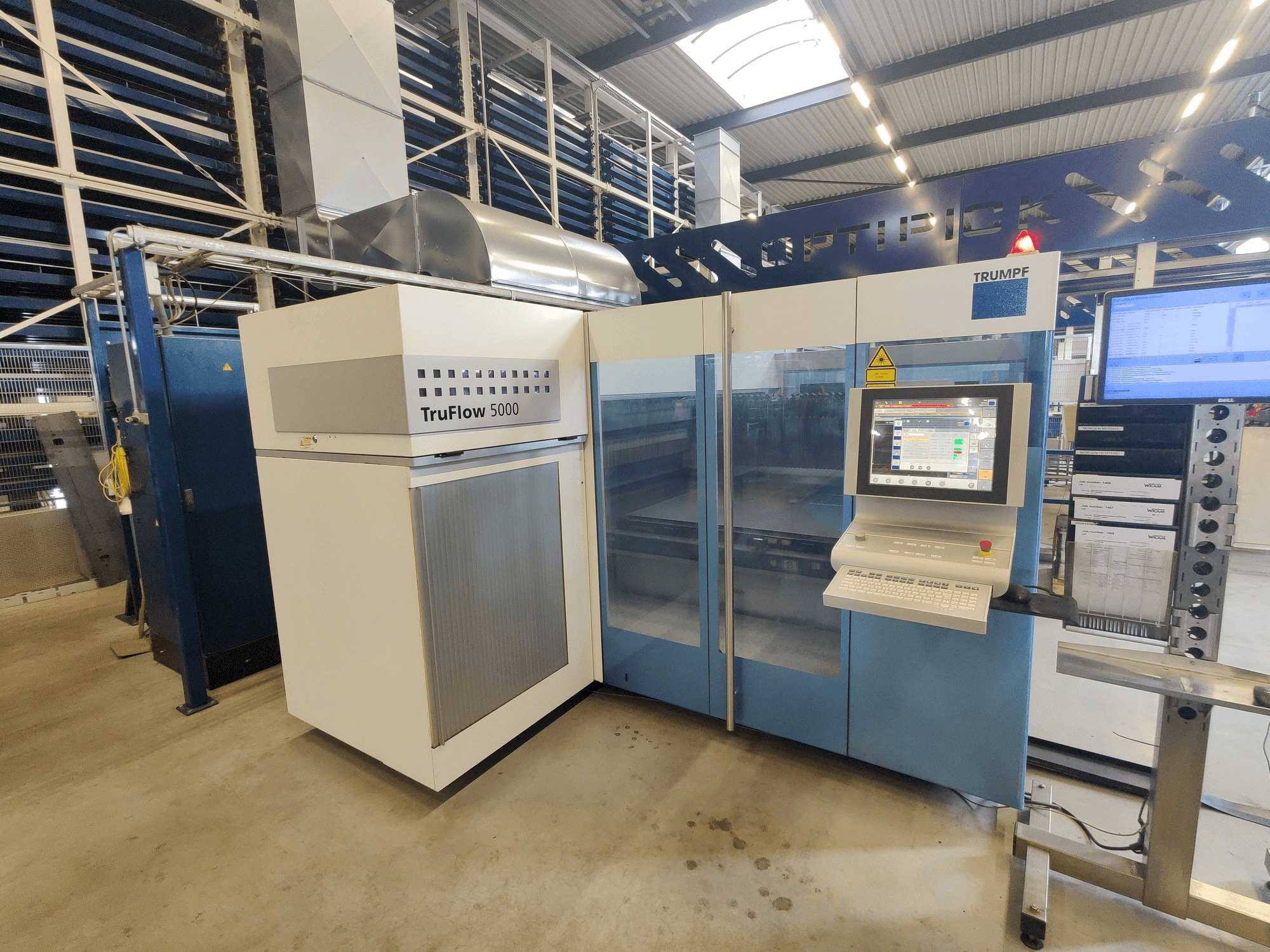 Frontansicht der Trumpf TruLaser 3030 Maschine