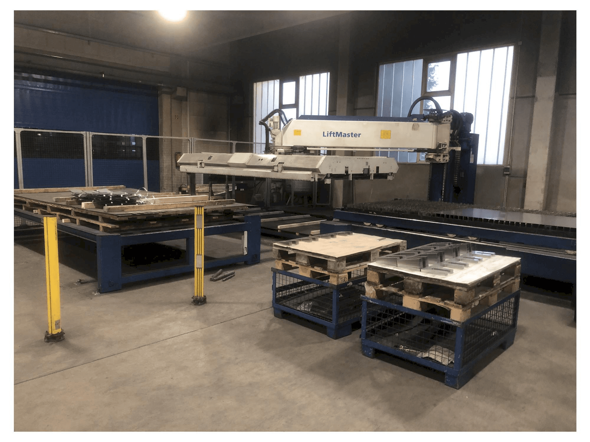Frontansicht der TRUMPF TruLaser 5040 + Liftmaster Maschine
